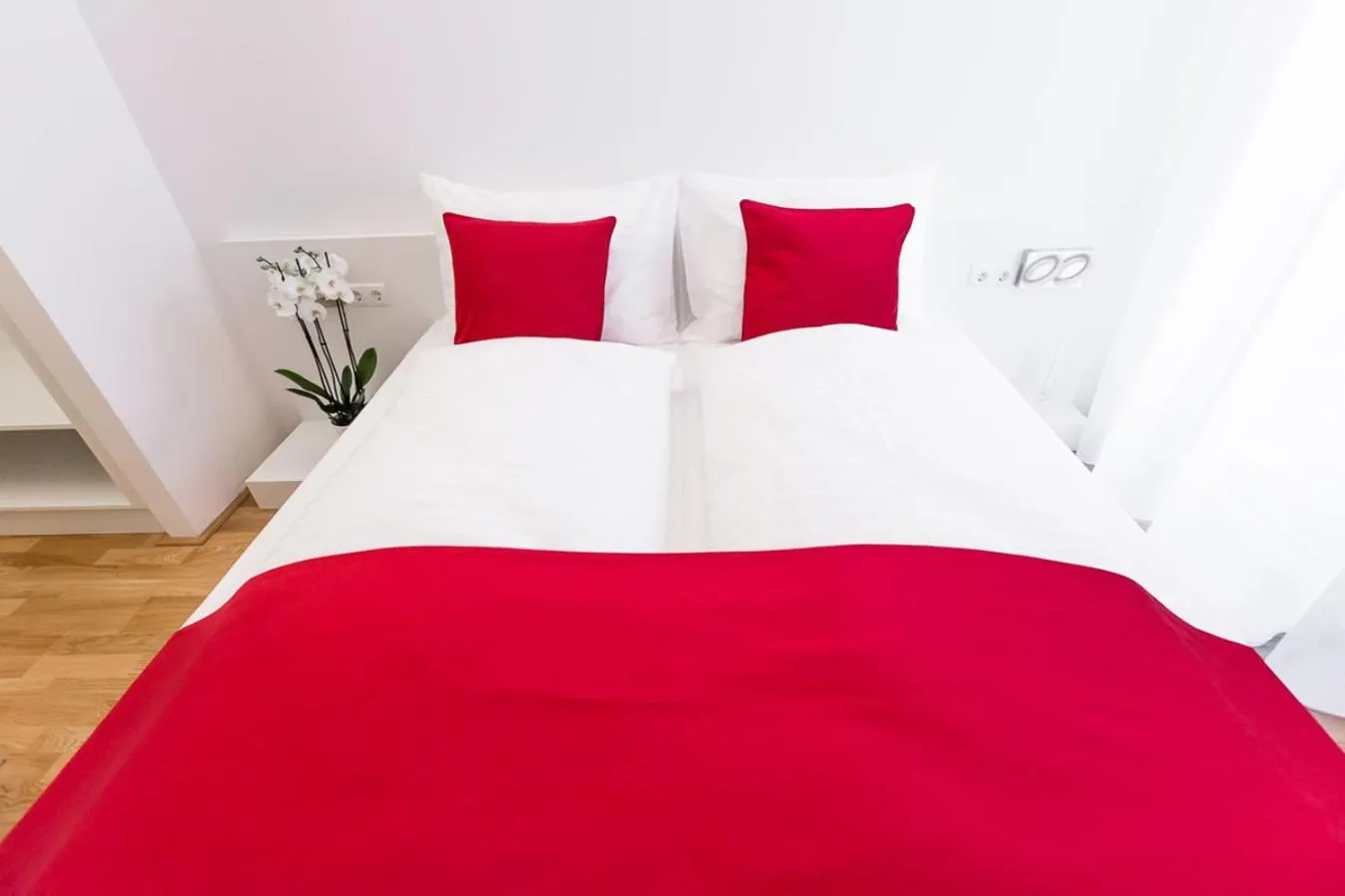 Bed in SHOME Hotel Graz I Self-Check-In I Free Parking