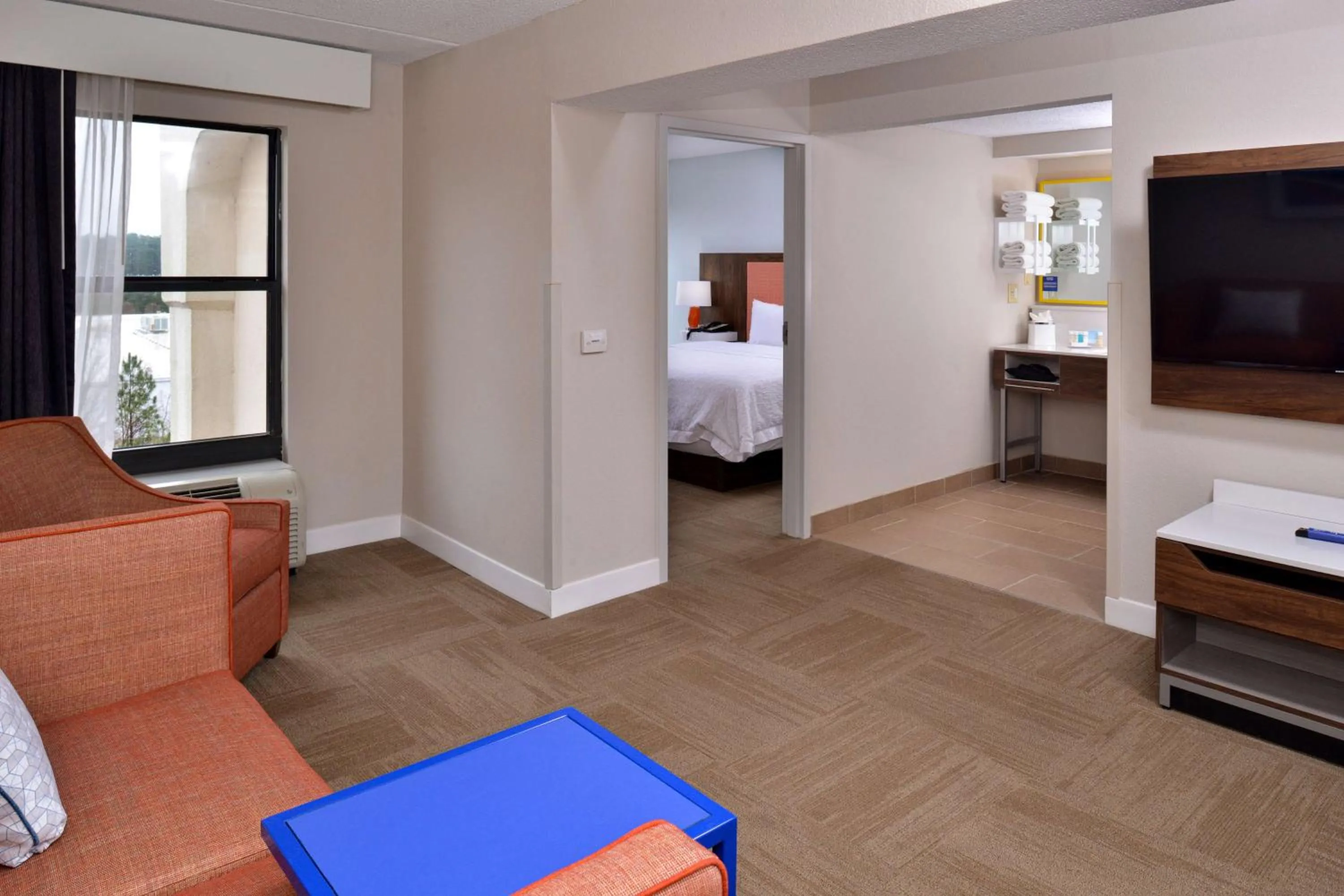 Living room, Bed in Hampton Inn Henderson