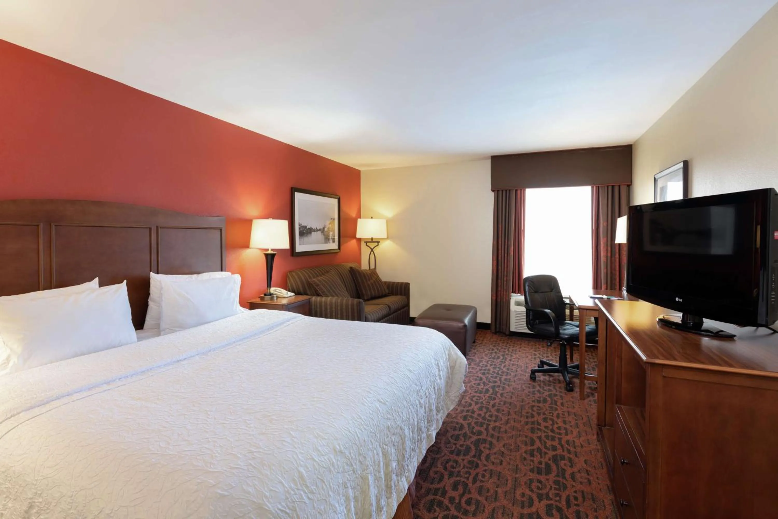 Bedroom, Bed in Hampton Inn Houma