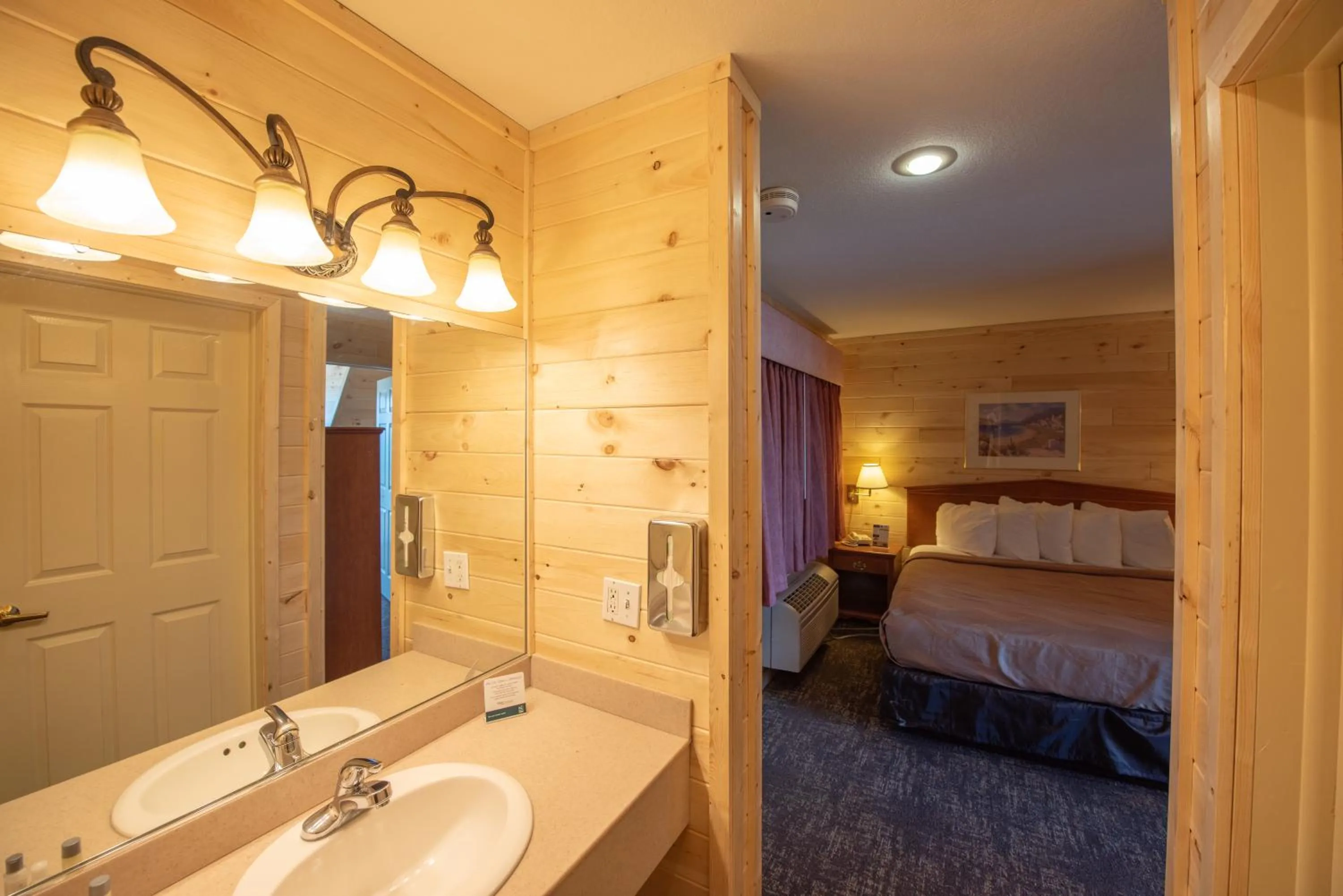 Bed in Quality Inn & Suites Mackinaw City Beachfront