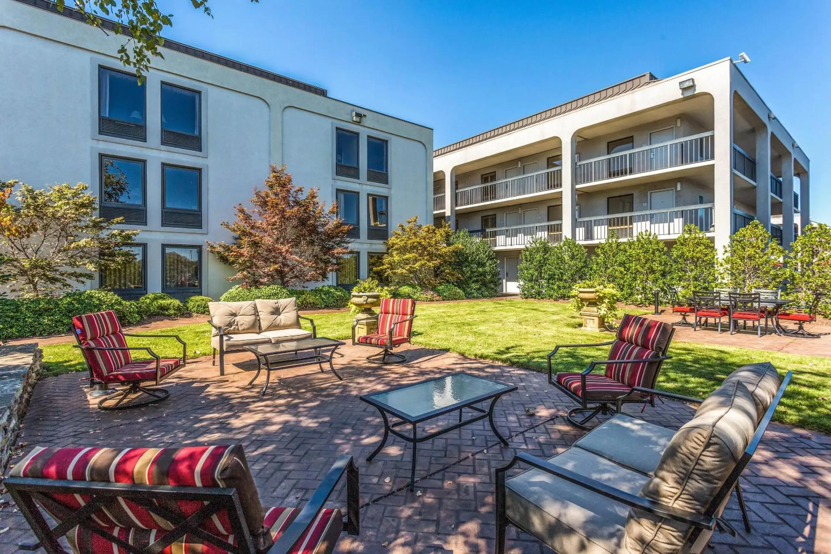 Swimming pool in Clarion Pointe Huntsville Research Park Swimming pool in Clarion Pointe Huntsville Research Park
