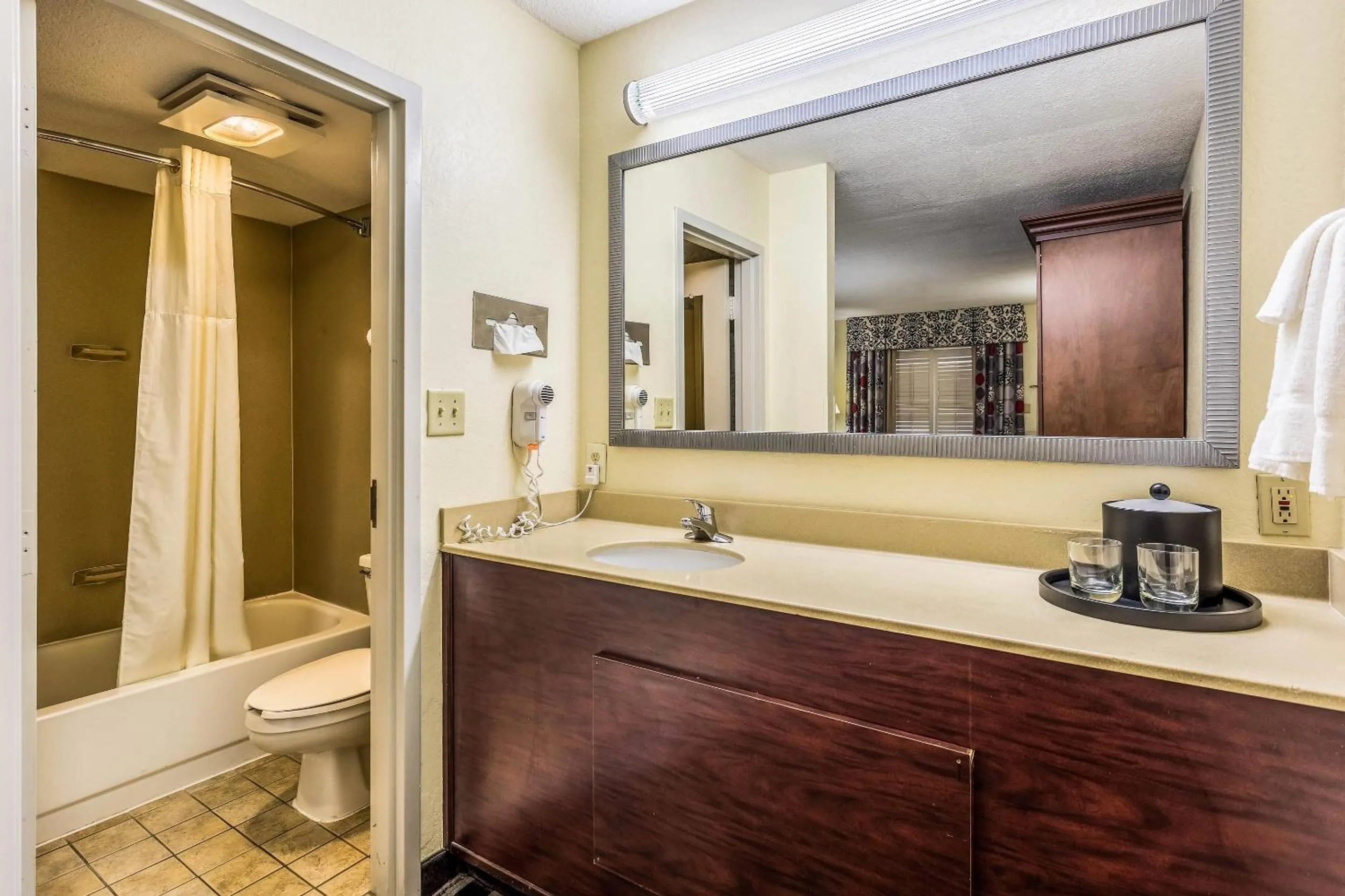 Bedroom in Clarion Pointe Huntsville Research Park