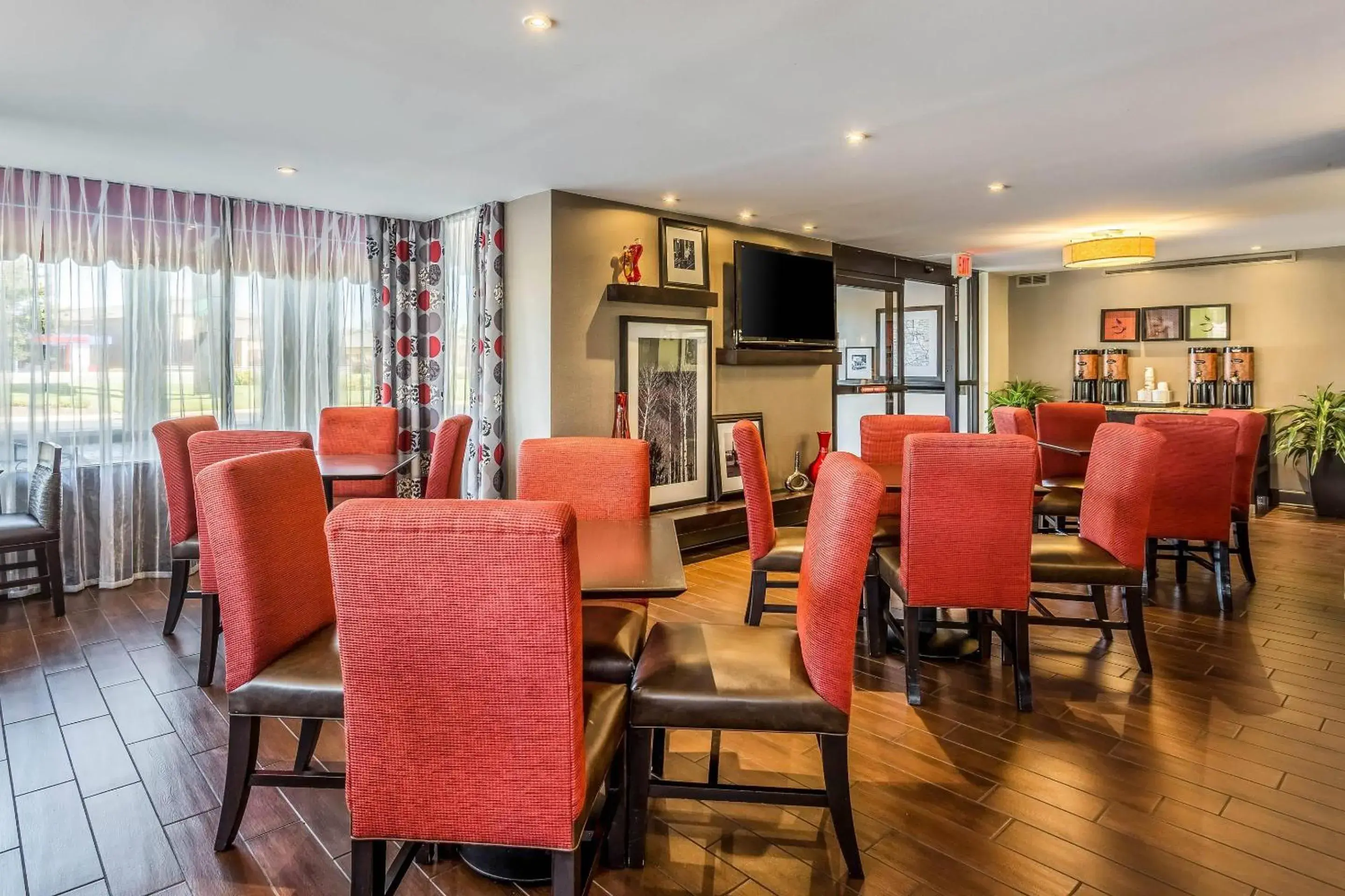 Breakfast in Clarion Pointe Huntsville Research Park Breakfast in Clarion Pointe Huntsville Research Park