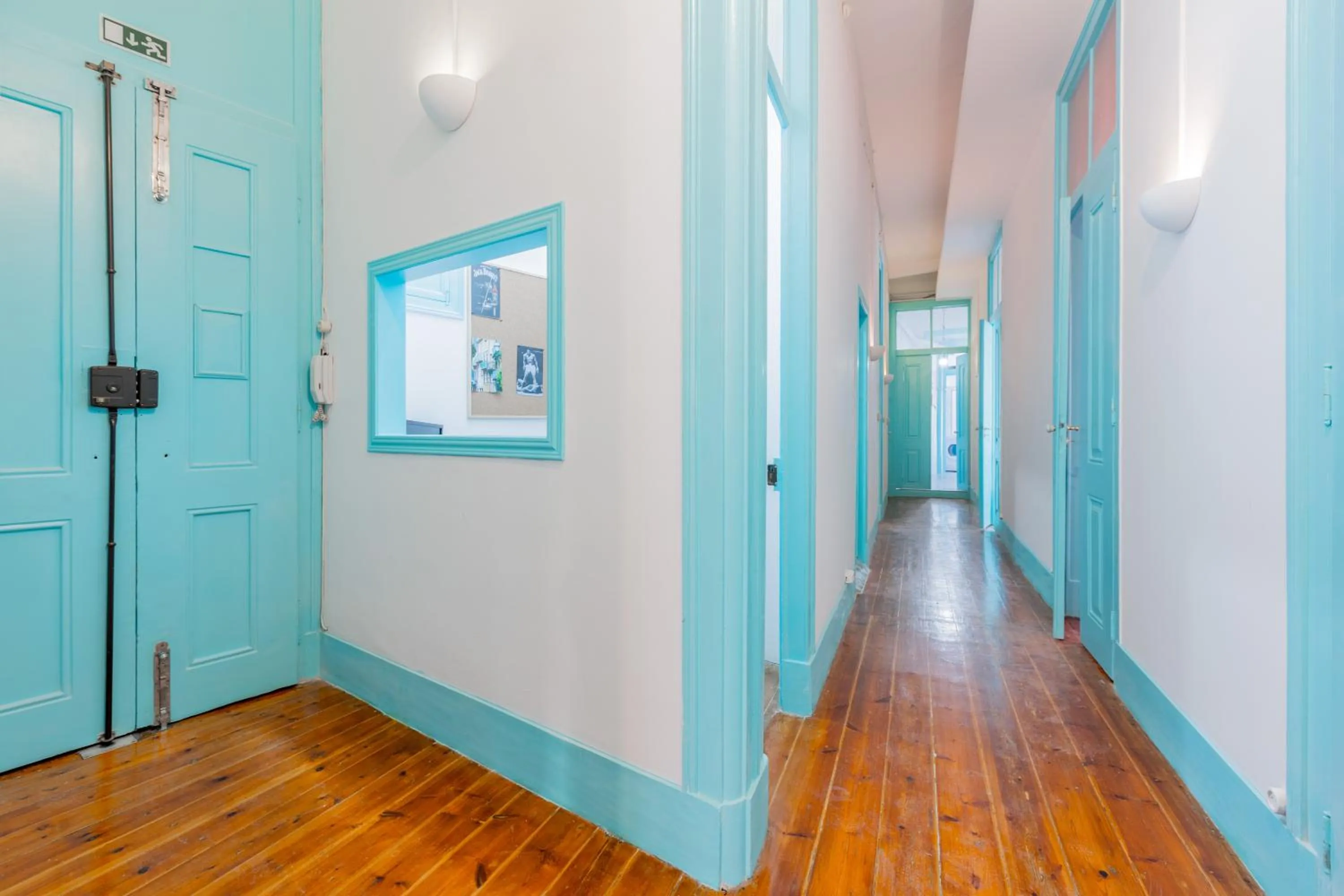 Communal lounge/ TV room in C&O Guest House Lisbon