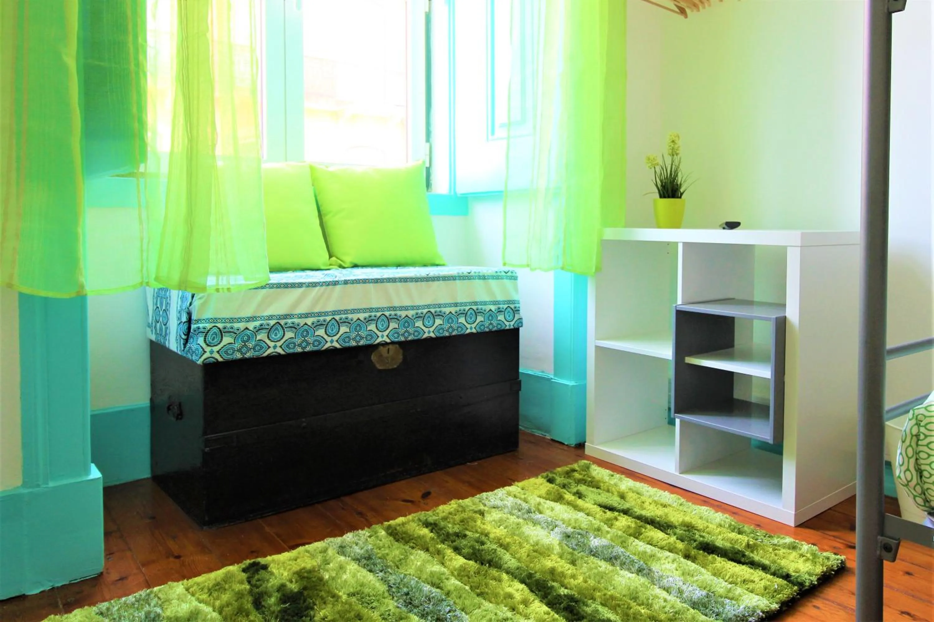 Photo of the whole room, Bed in C&O Guest House Lisbon