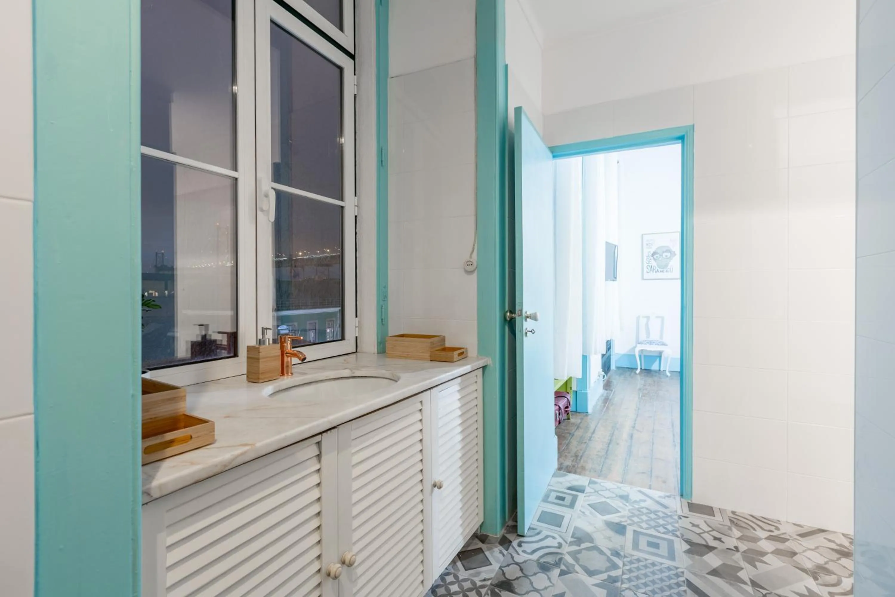 Bathroom in C&O Guest House Lisbon