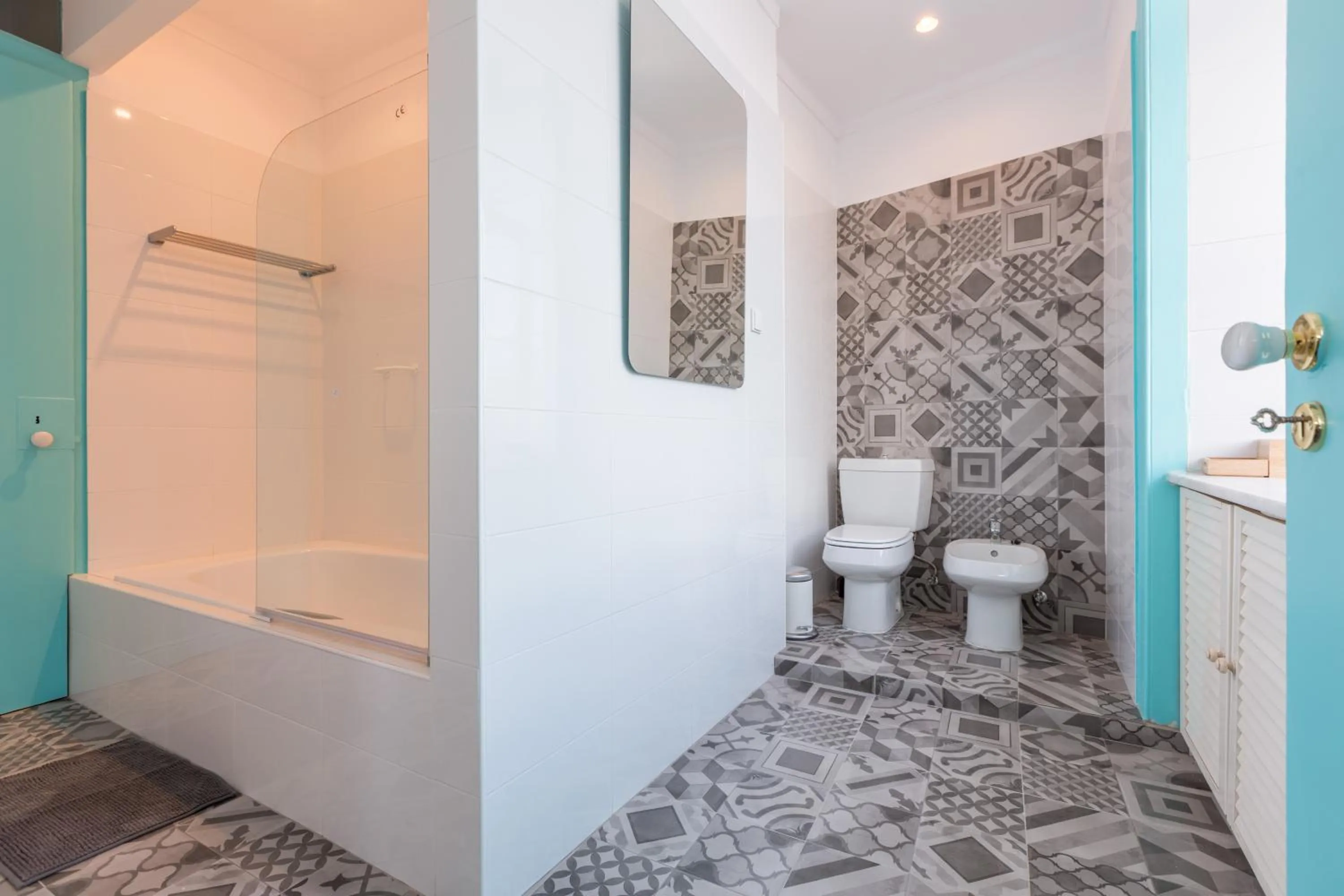 Toilet in C&O Guest House Lisbon