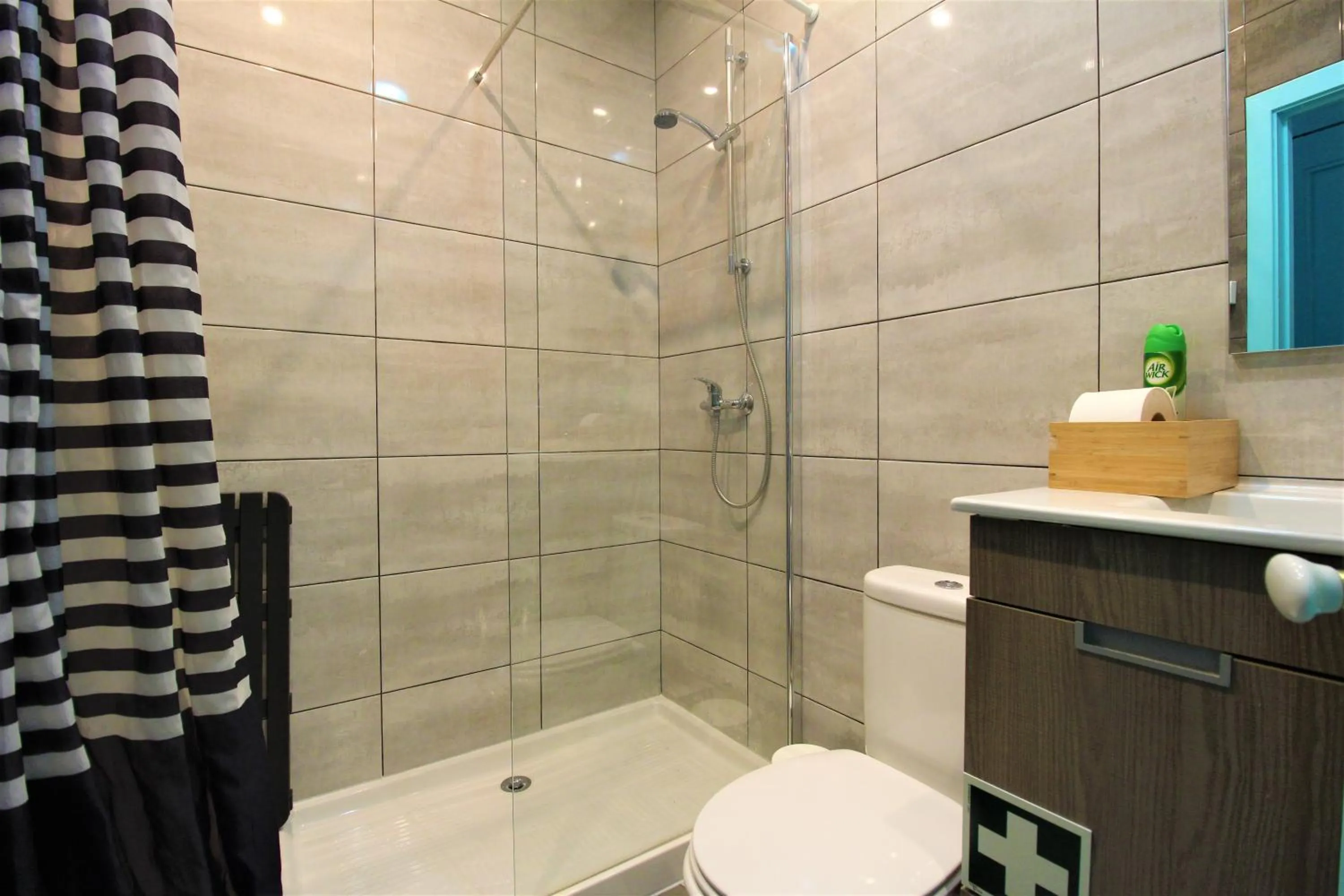 Shower in C&O Guest House Lisbon