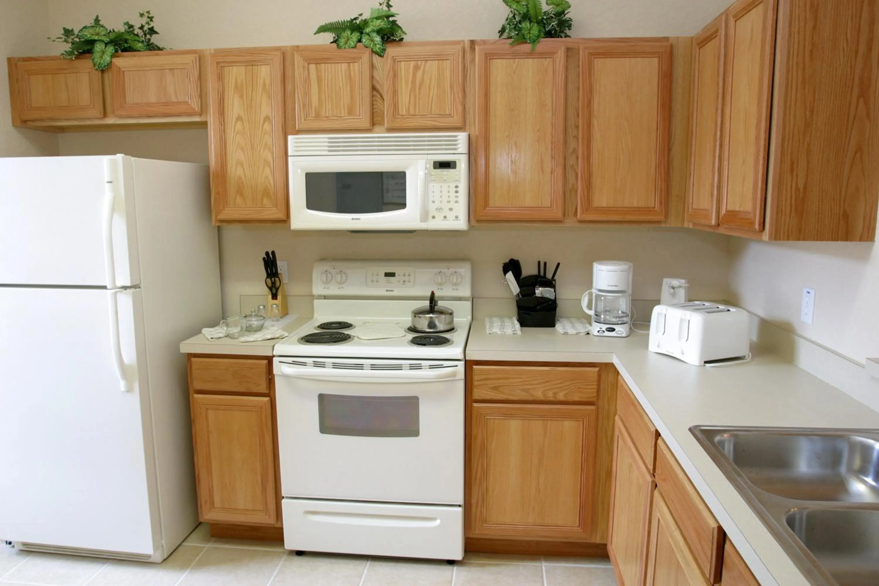 Kitchen or kitchenette, Kitchen/Kitchenette in Regal Palms Resort & Spa
