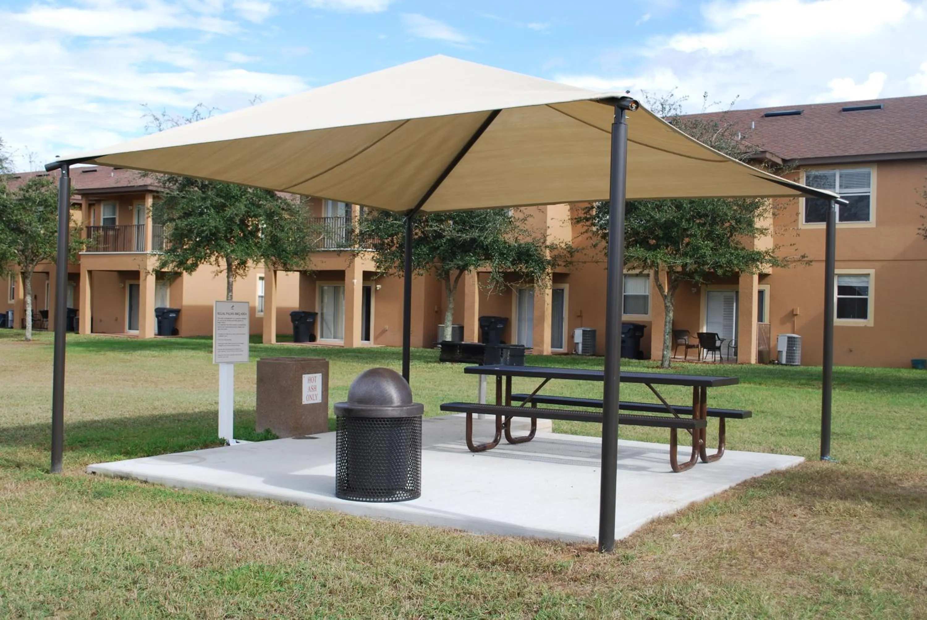 Facade/entrance in Regal Palms Resort & Spa