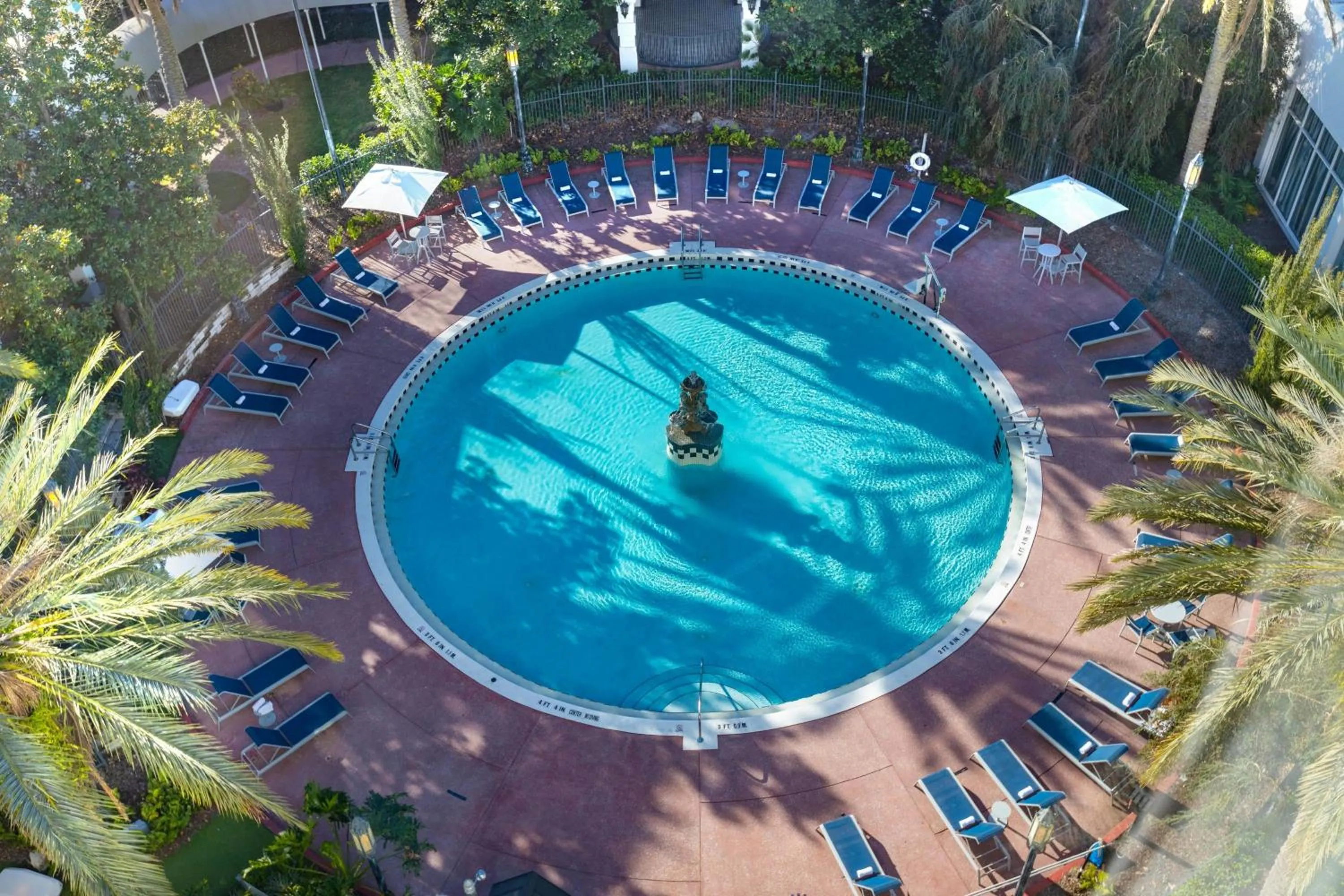 Swimming pool in Castle Hotel, Autograph Collection