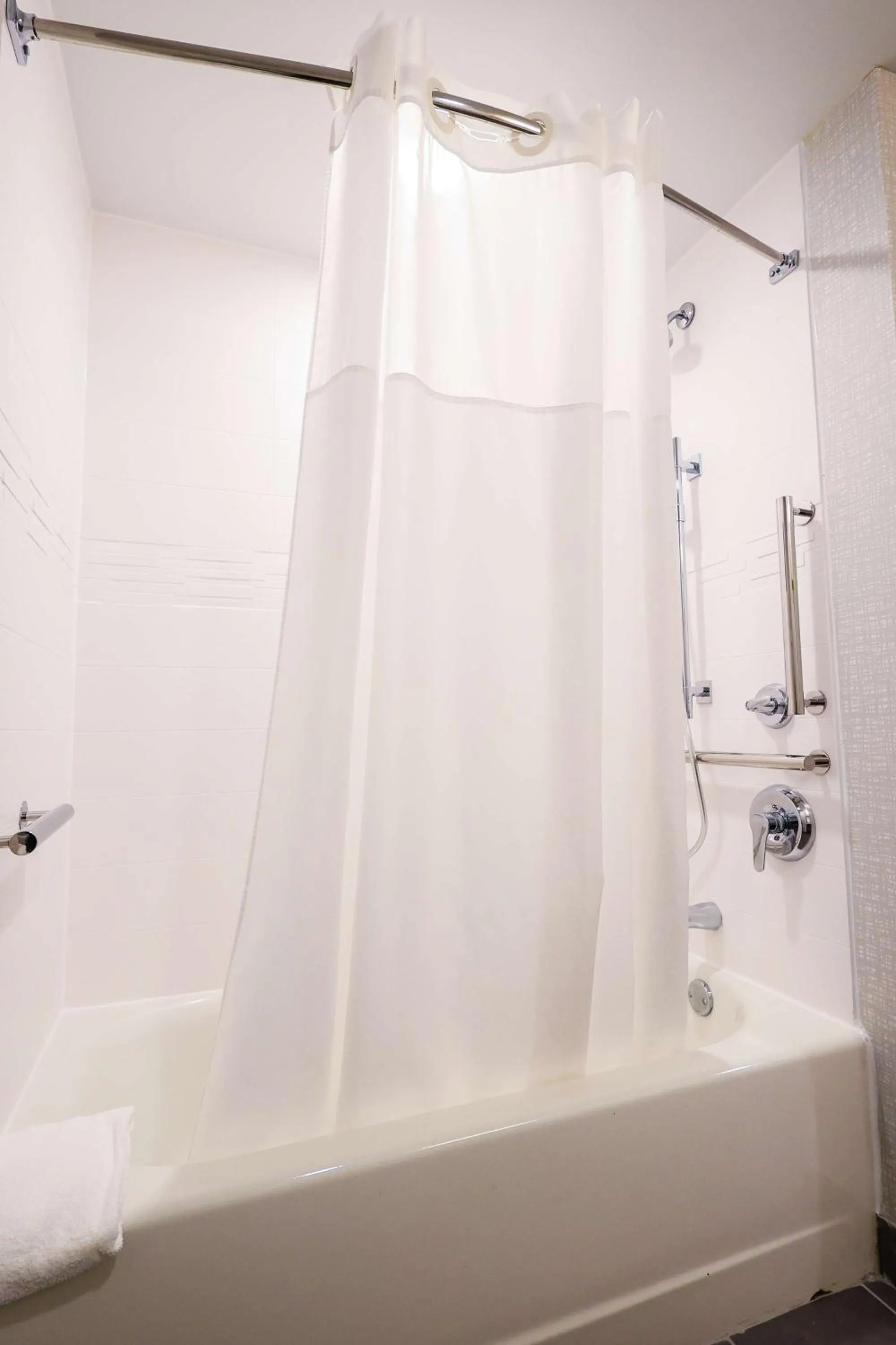 Bathroom in Hampton Inn Rehoboth Beach