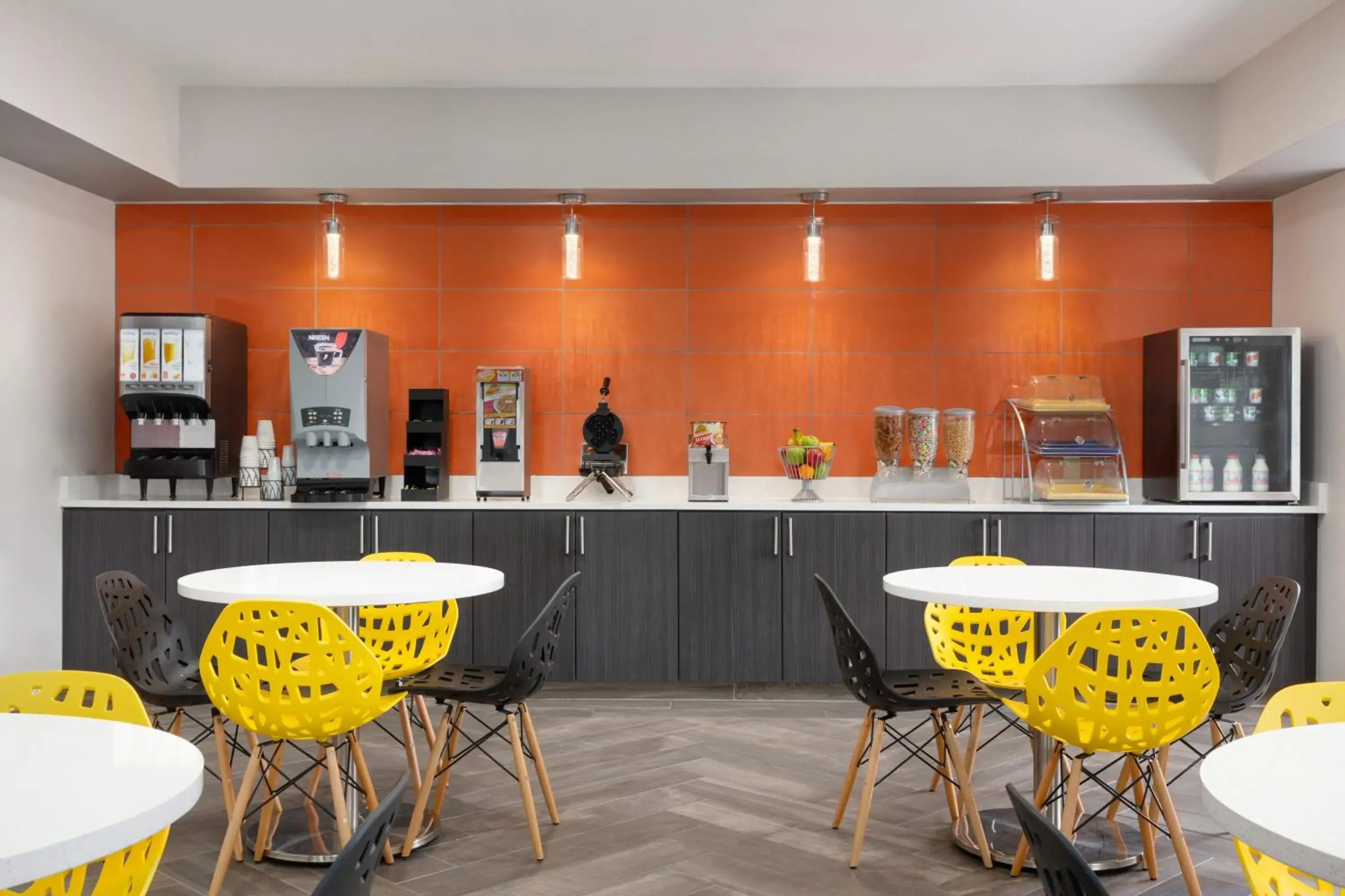 Breakfast in Super 8 by Wyndham San Antonio Airport North Breakfast in Super 8 by Wyndham San Antonio Airport North