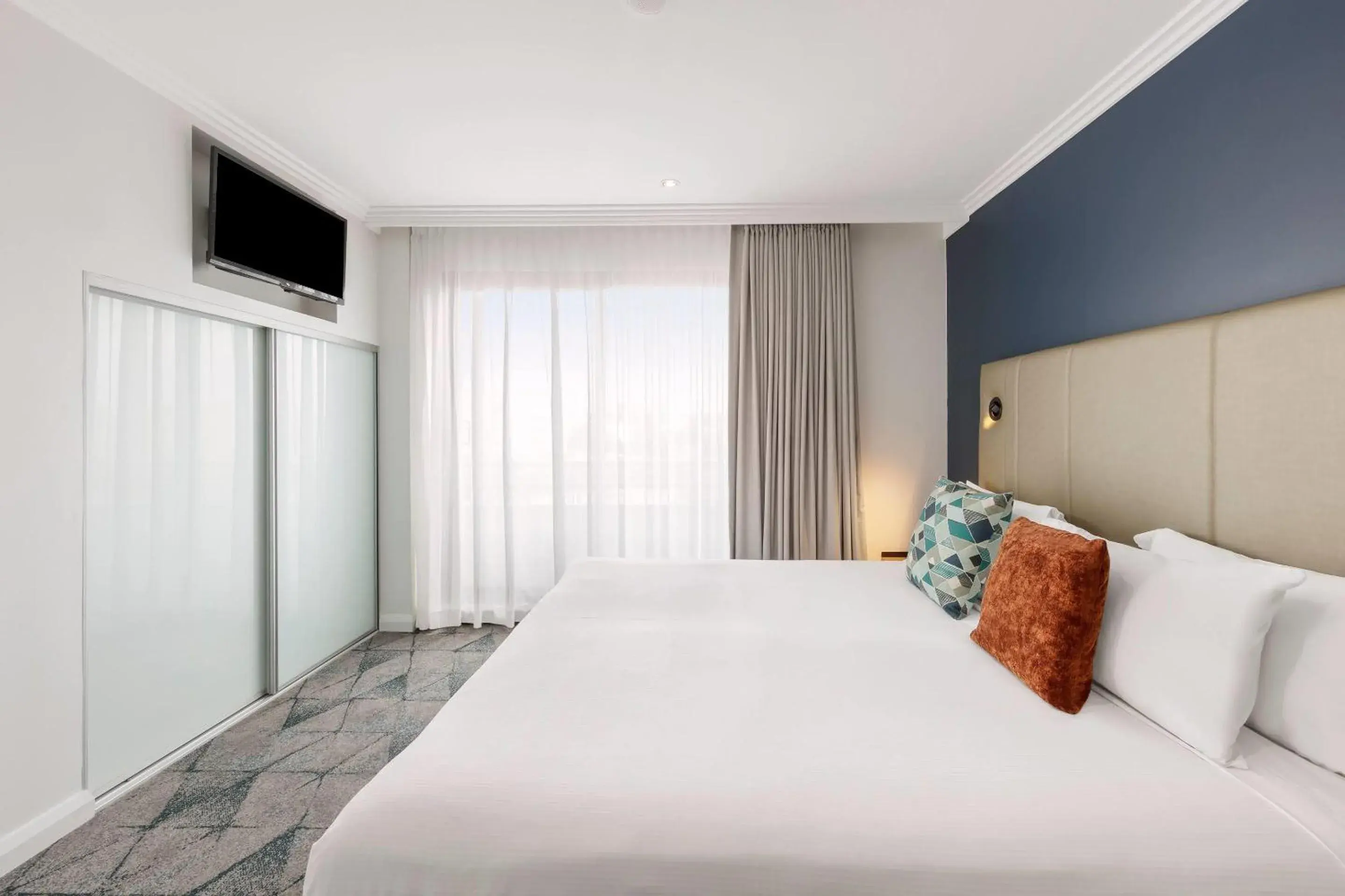 Photo of the whole room, Bed in Club Wyndham Sydney, Trademark Collection by Wyndham Photo of the whole room, Bed in Club Wyndham Sydney, Trademark Collection by Wyndham