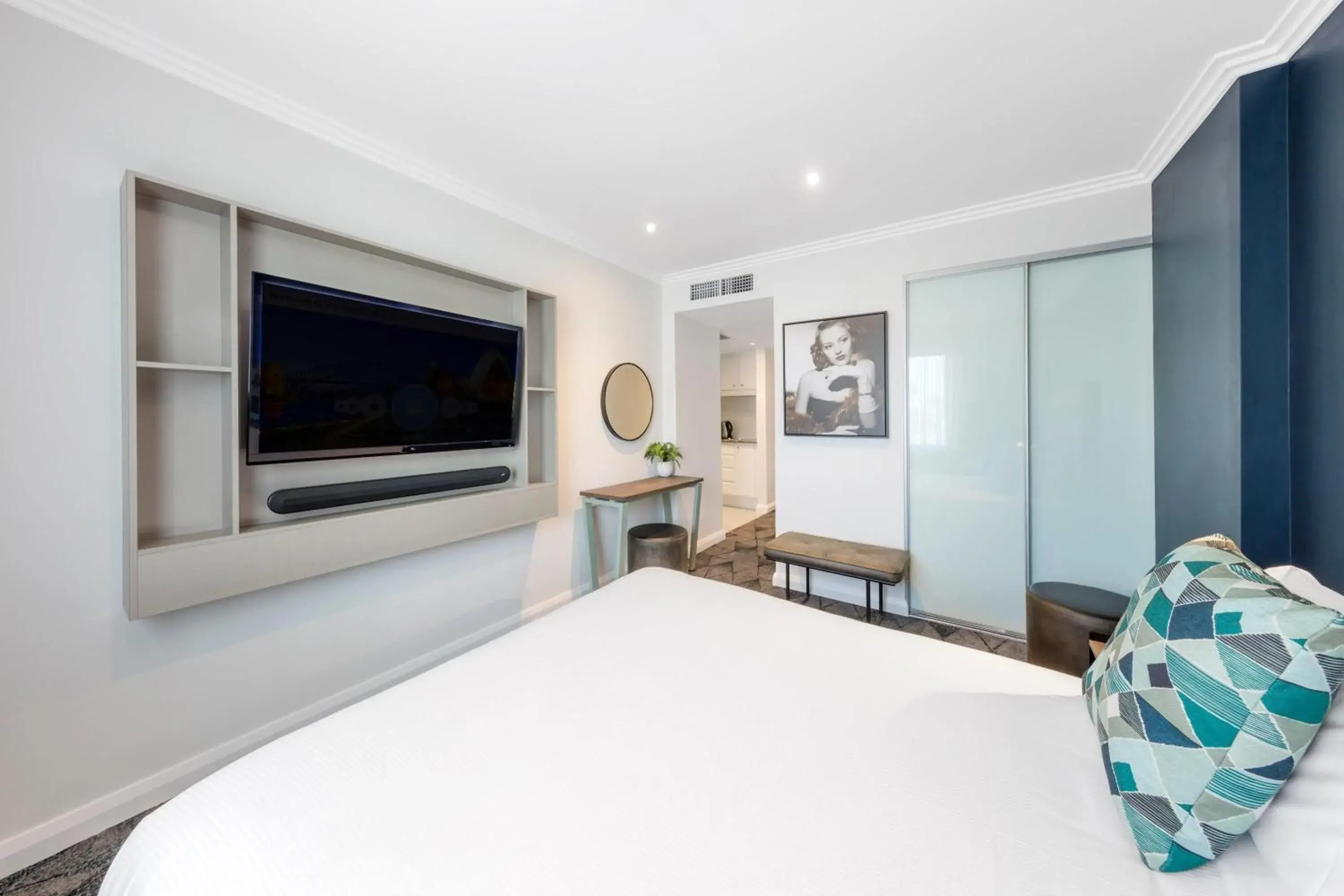 Photo of the whole room, Bed in Club Wyndham Sydney, Trademark Collection by Wyndham Photo of the whole room, Bed in Club Wyndham Sydney, Trademark Collection by Wyndham