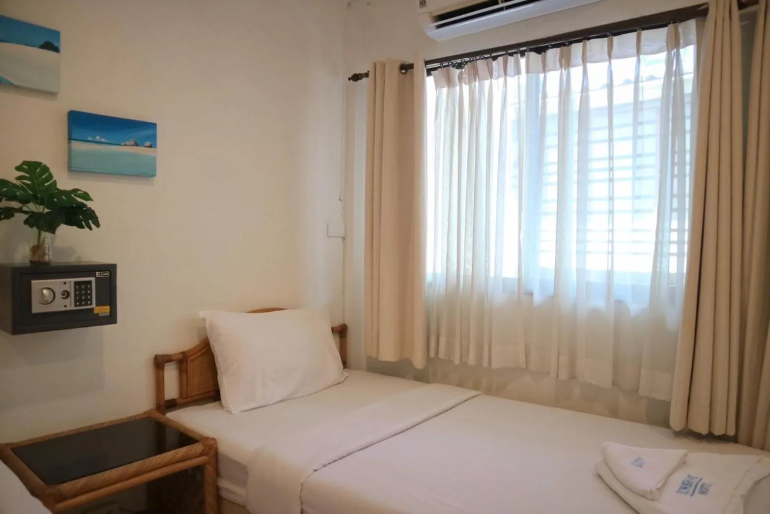 Bed in Sunshine Guest House