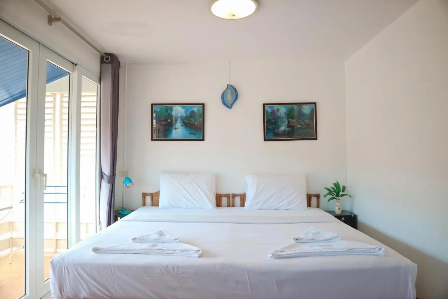 Bed in Sunshine Guest House