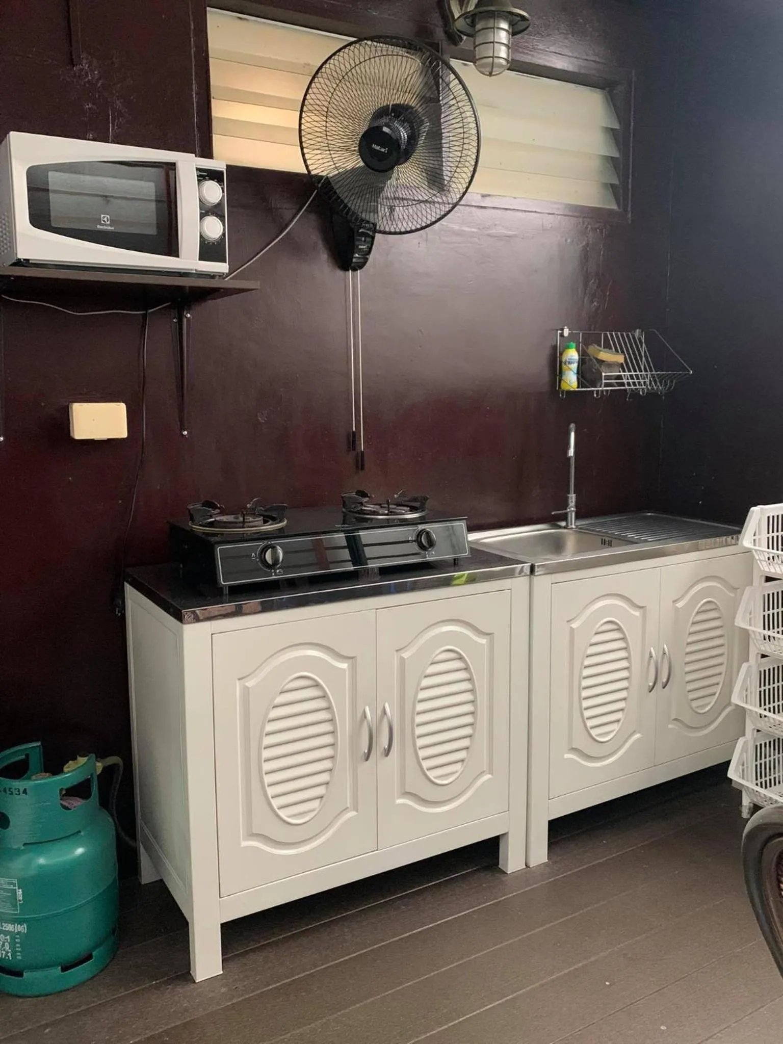 Kitchen or kitchenette in Sunshine Guest House