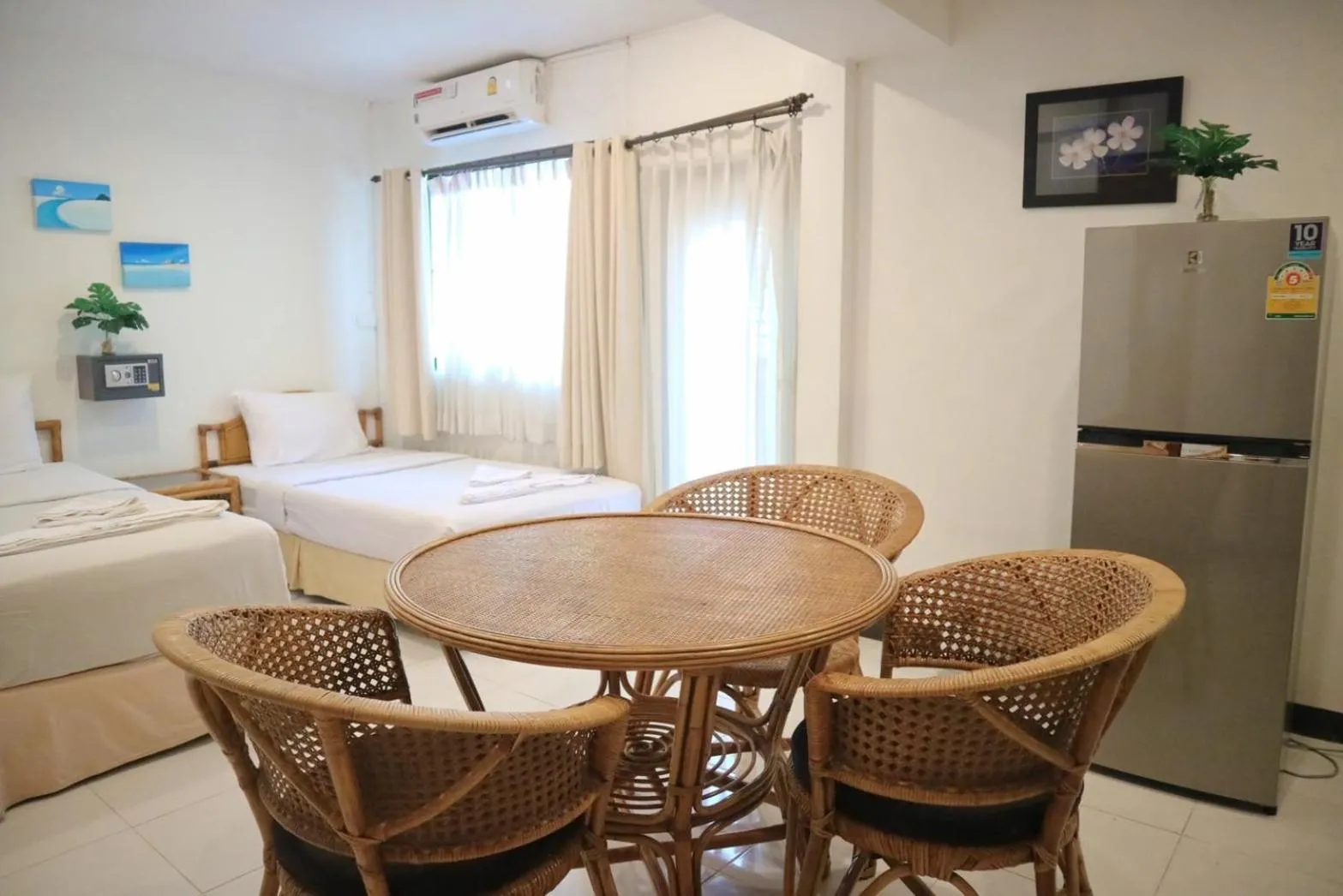 Photo of the whole room, Bed in Sunshine Guest House