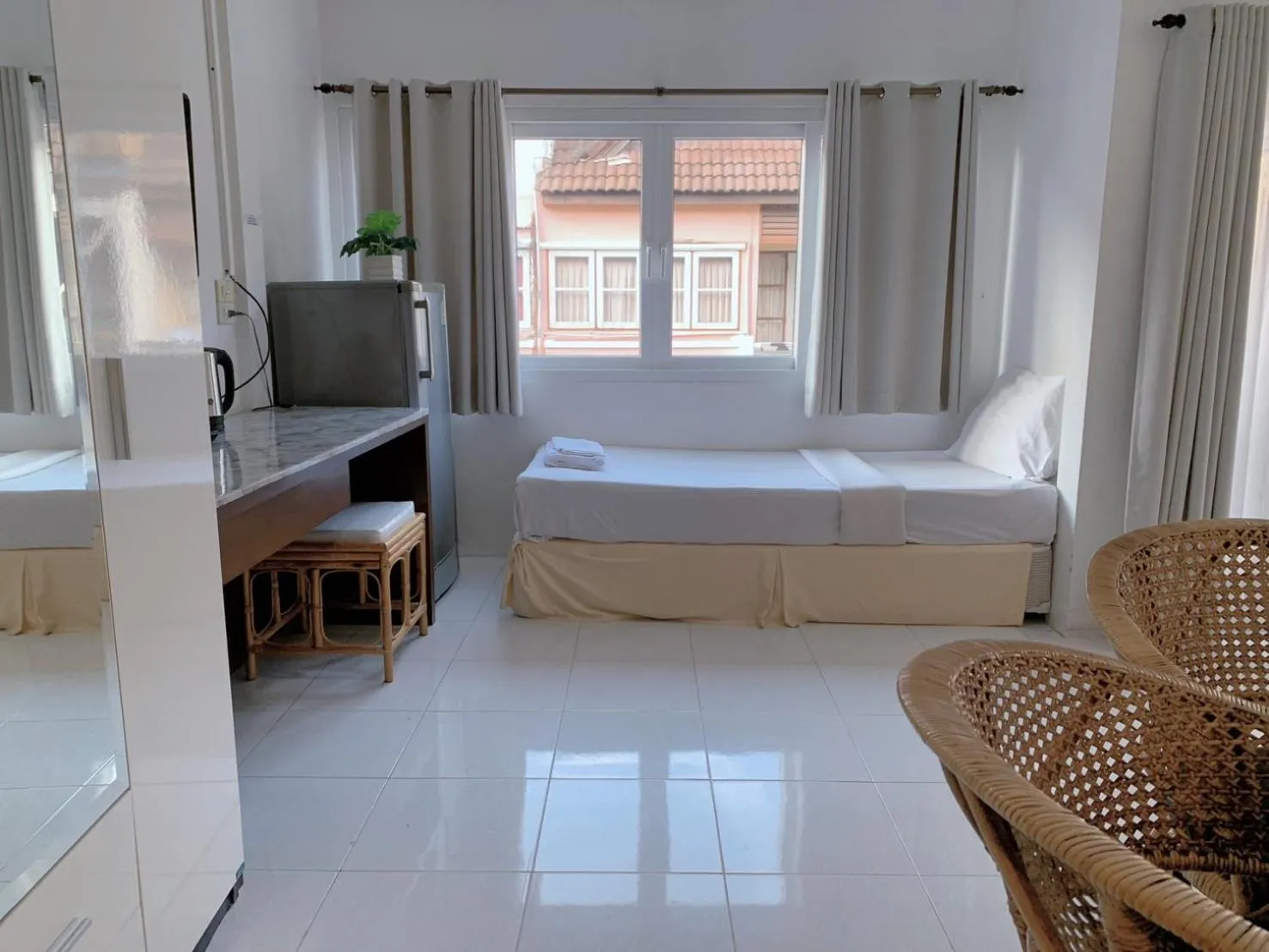 Photo of the whole room, Bed in Sunshine Guest House