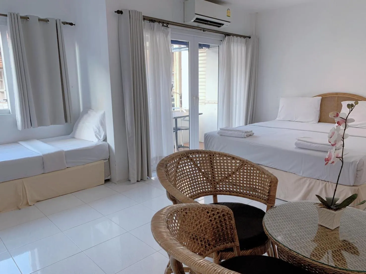 Bed in Sunshine Guest House