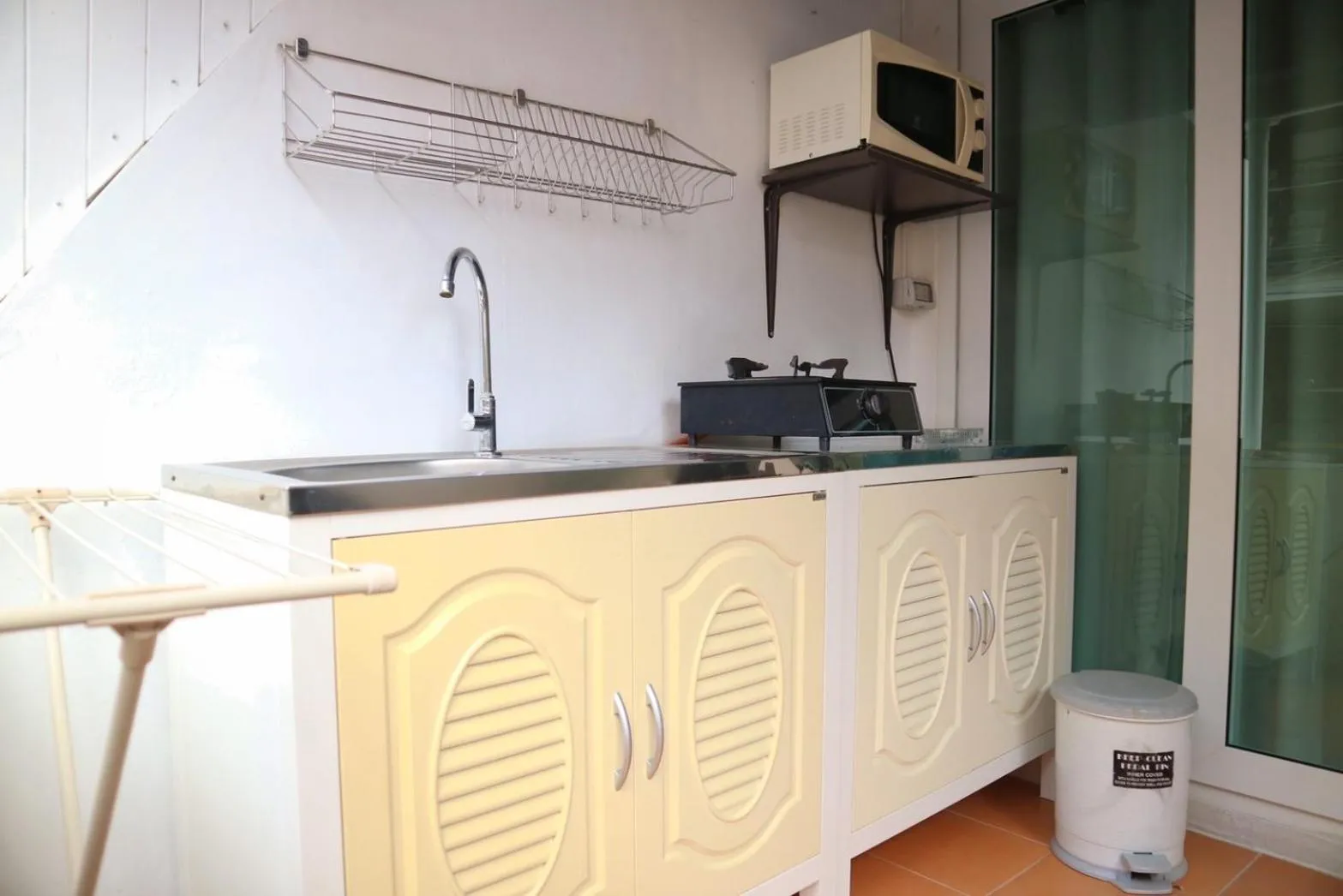 Kitchen or kitchenette in Sunshine Guest House