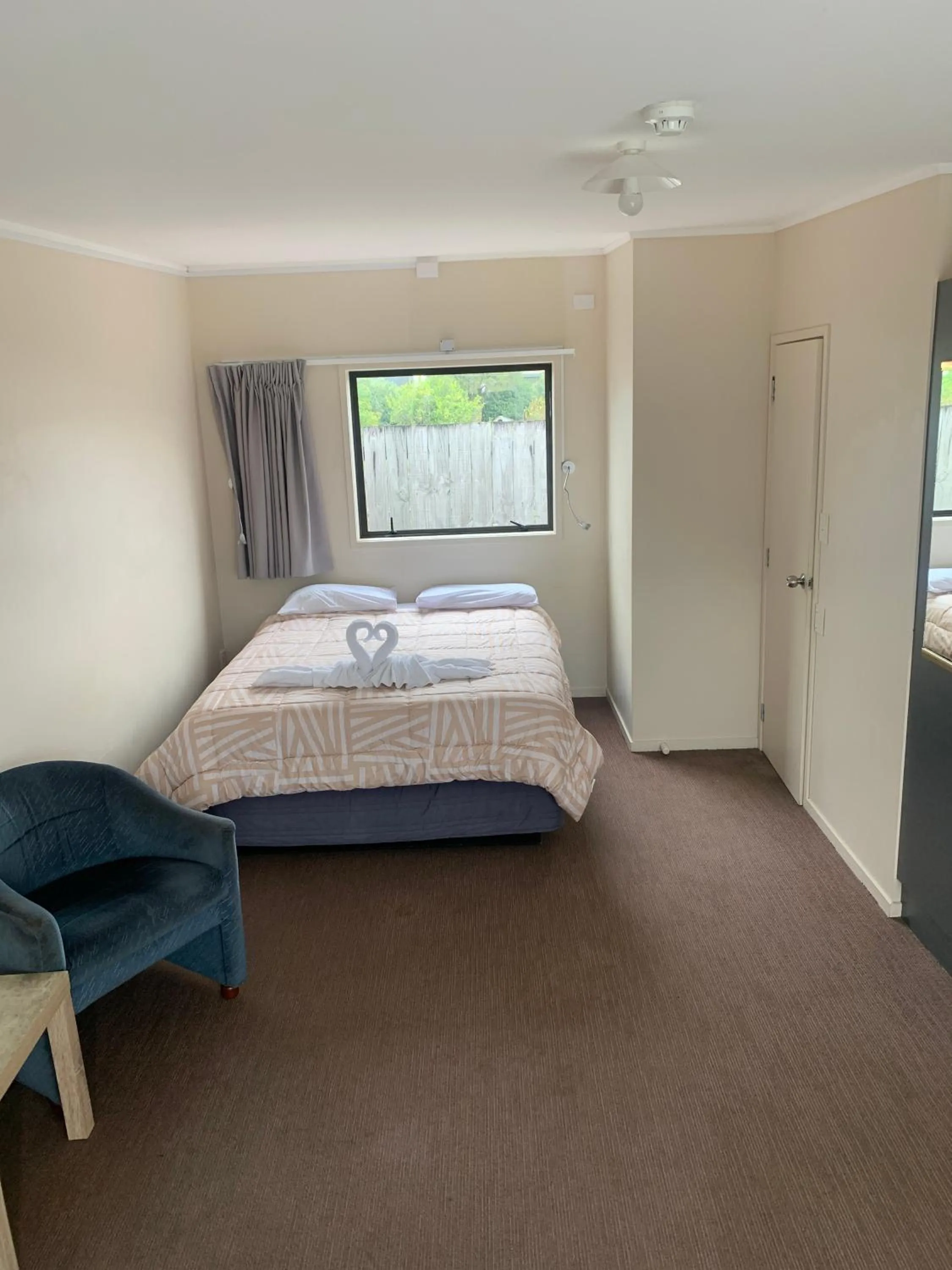 Bed in Beachcomber Lodge & Backpacker