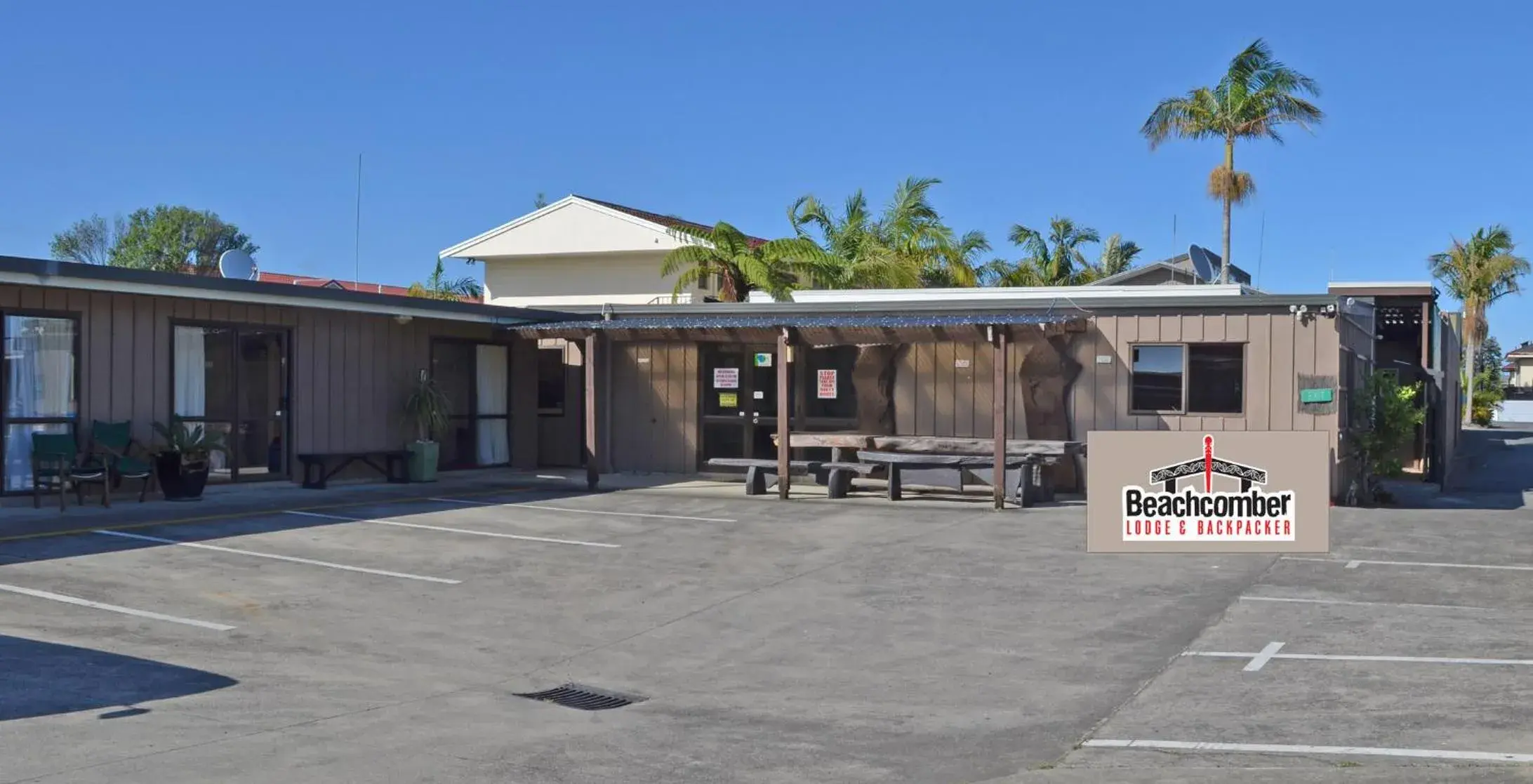 Property building in Beachcomber Lodge & Backpacker Property building in Beachcomber Lodge & Backpacker