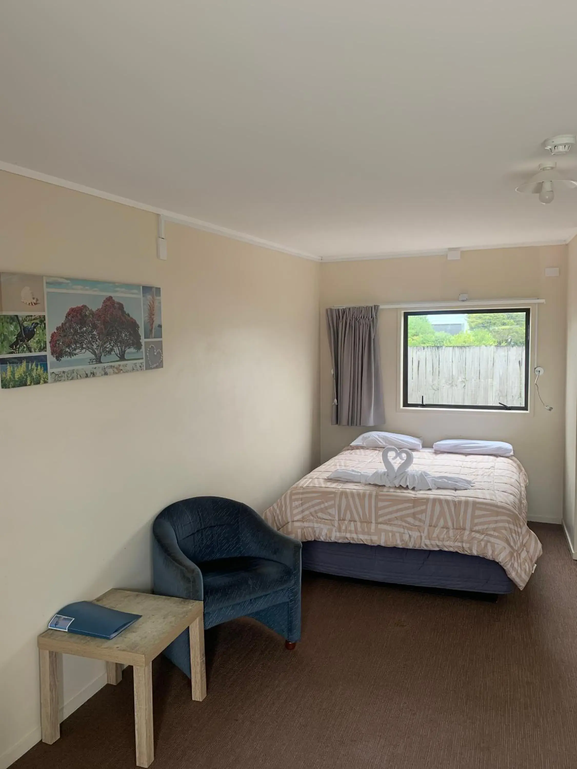 Bed in Beachcomber Lodge & Backpacker Bed in Beachcomber Lodge & Backpacker