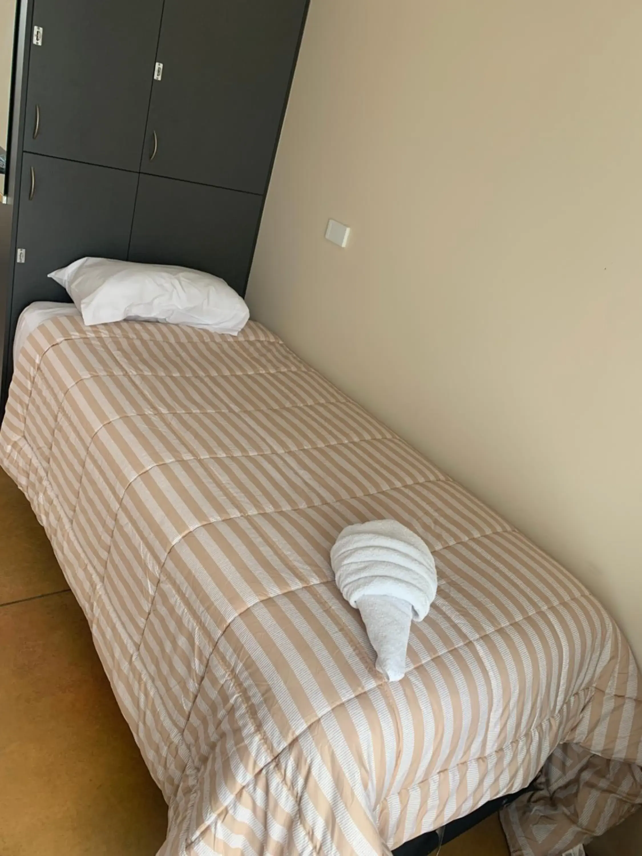 Bed in Beachcomber Lodge & Backpacker Bed in Beachcomber Lodge & Backpacker