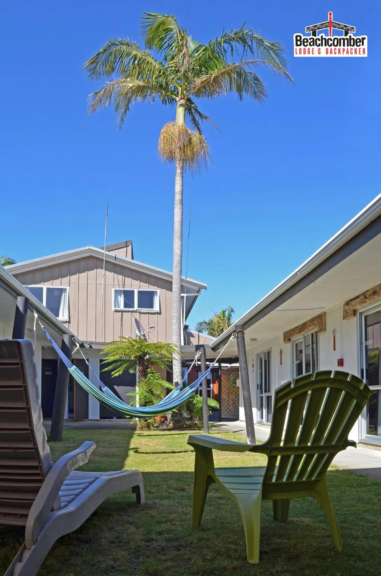 Property building in Beachcomber Lodge & Backpacker