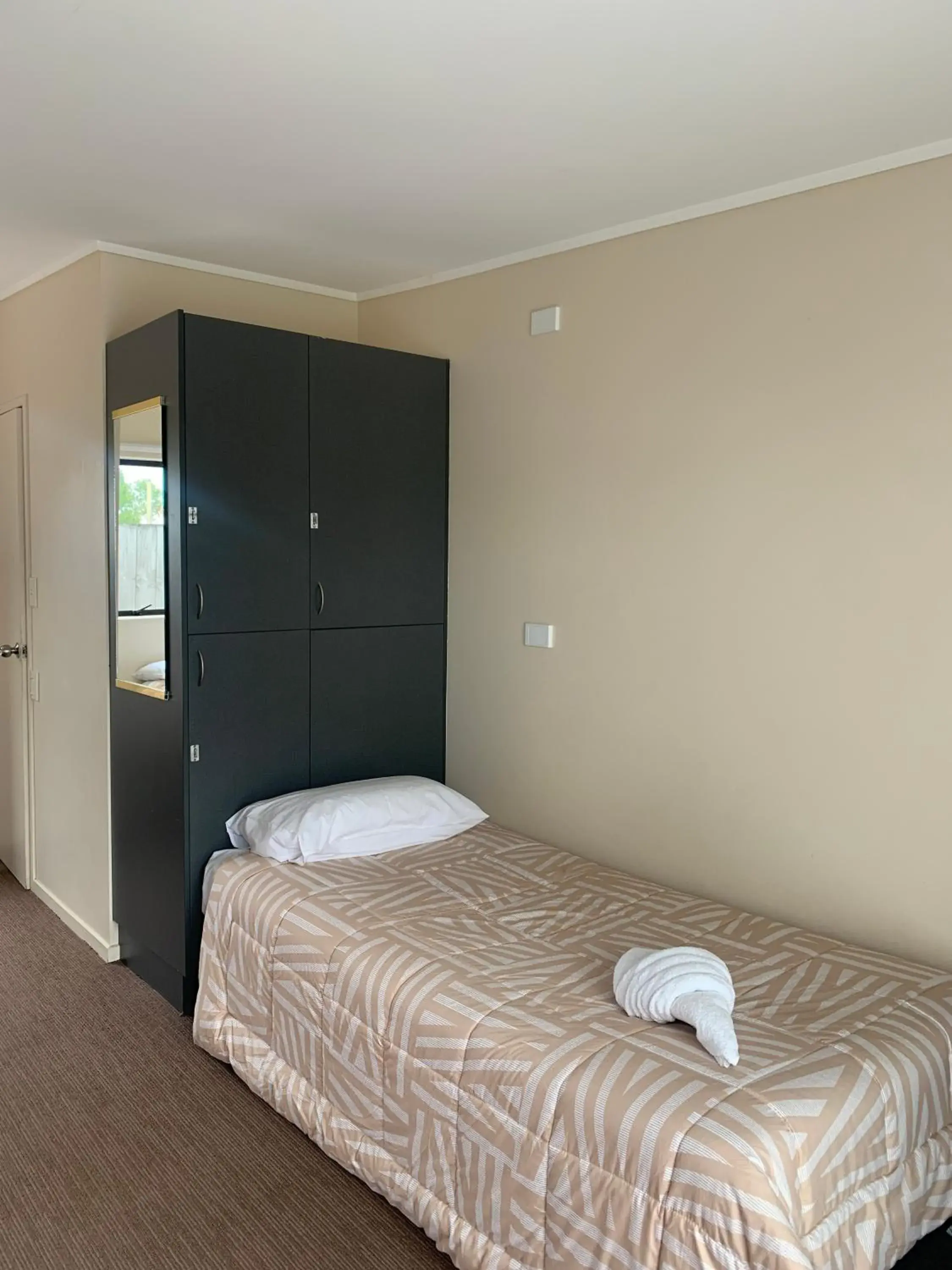 Bed in Beachcomber Lodge & Backpacker Bed in Beachcomber Lodge & Backpacker