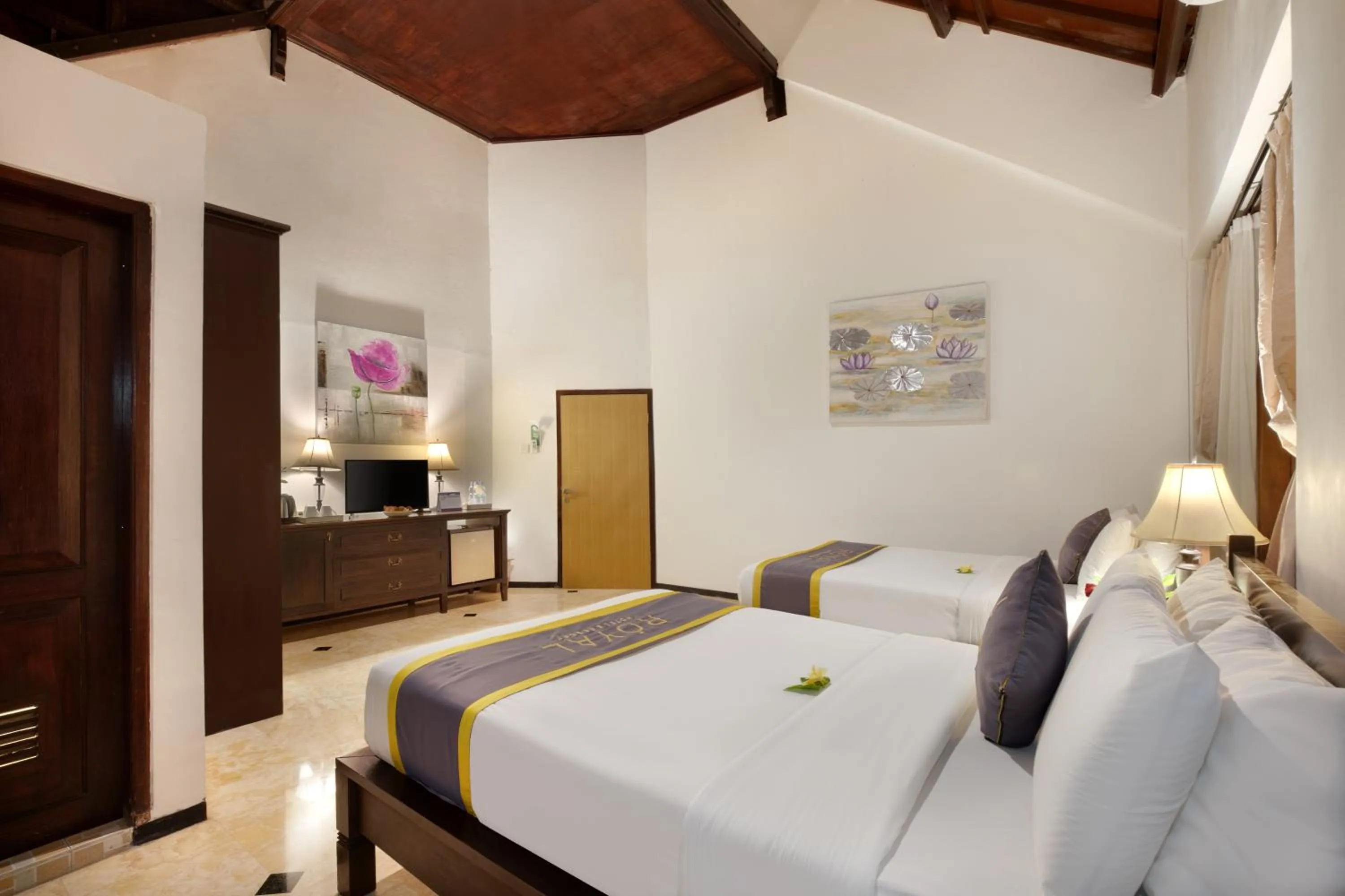 Bedroom, Bed in Royal Hotel and Villa Bali