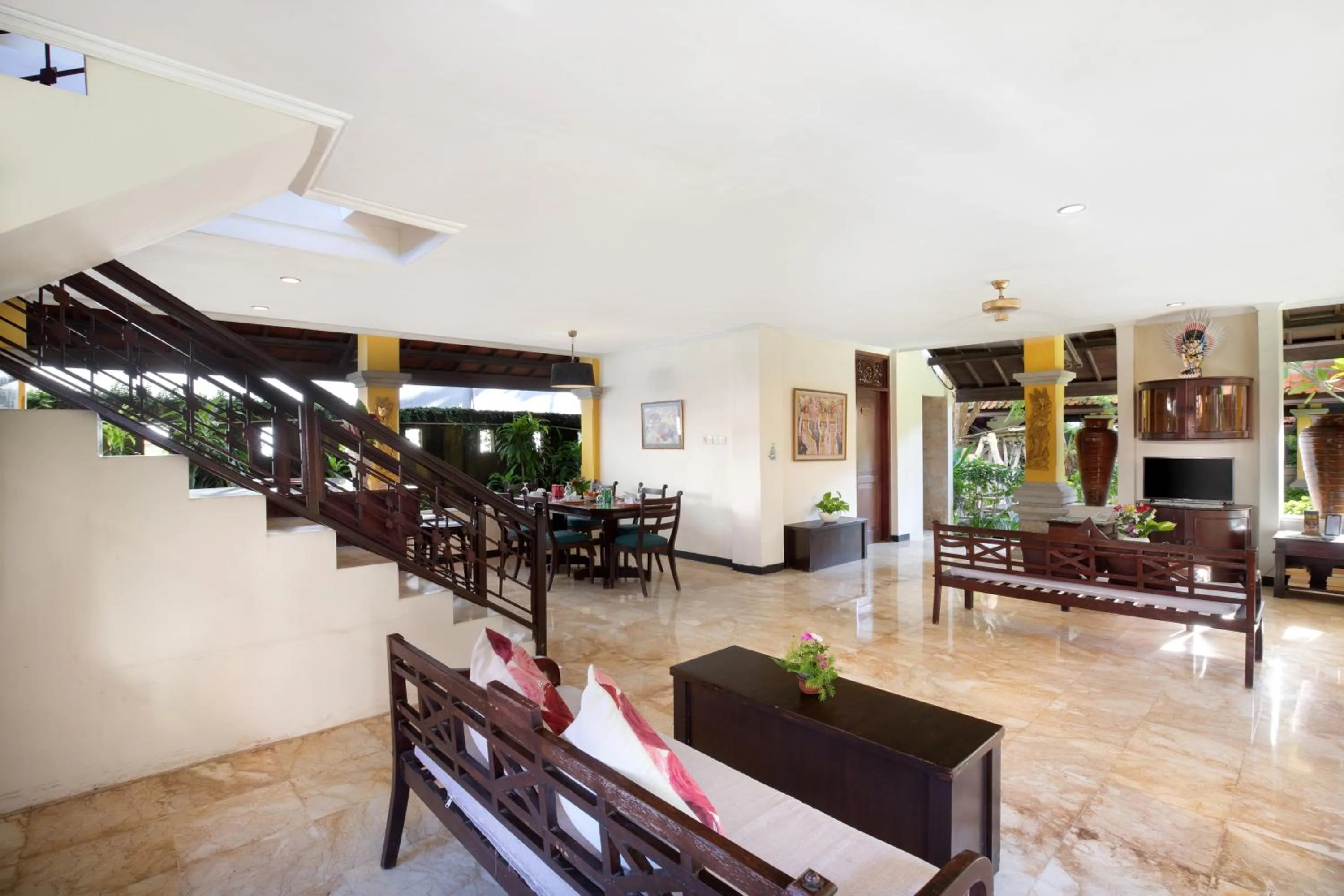 Living room in Royal Hotel and Villa Bali