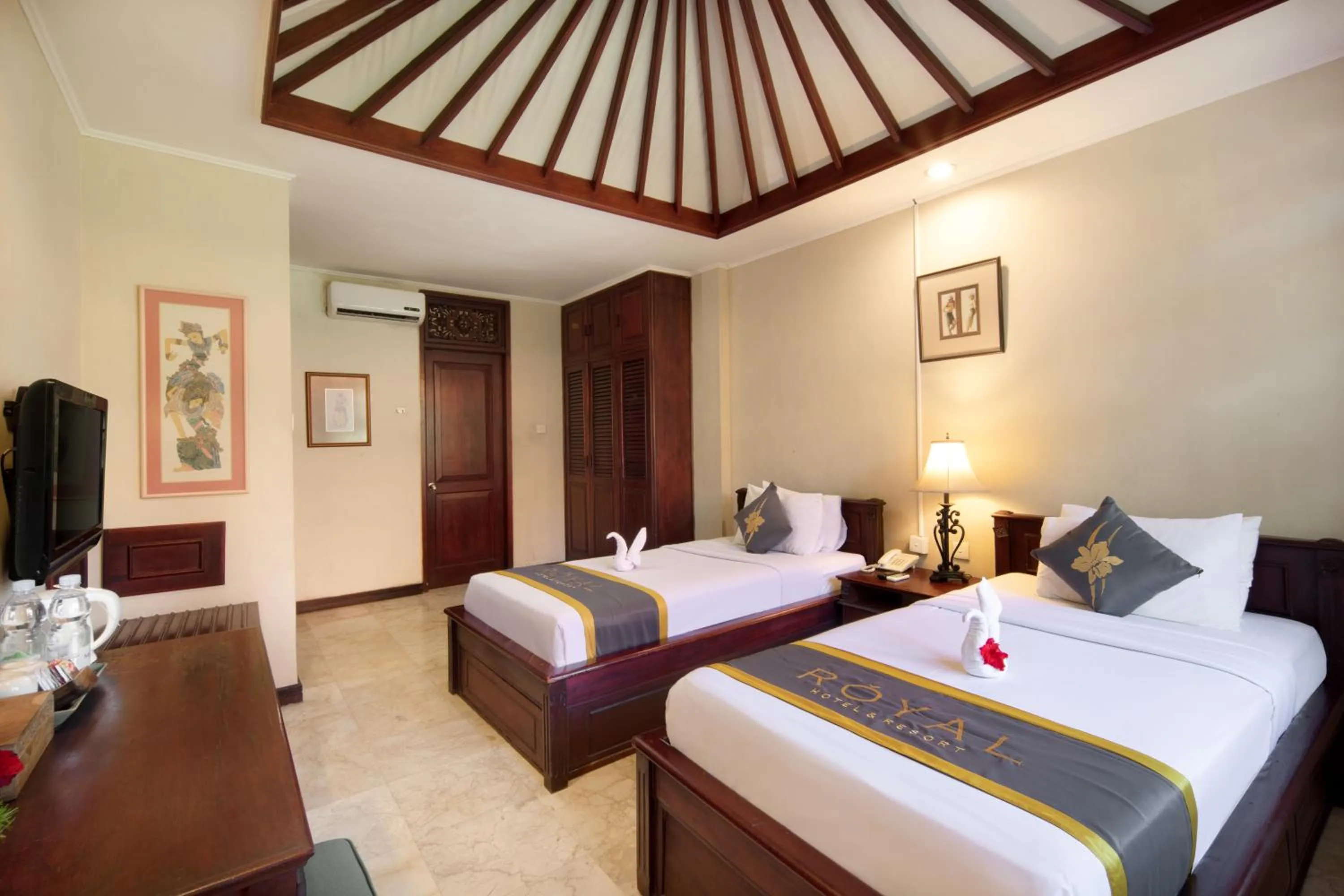 Bedroom, Bed in Royal Hotel and Villa Bali