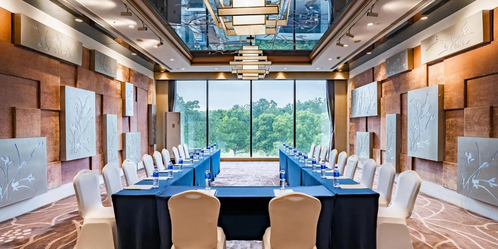 Meeting/conference room in Holiday Inn Changzhou Wujin by IHG