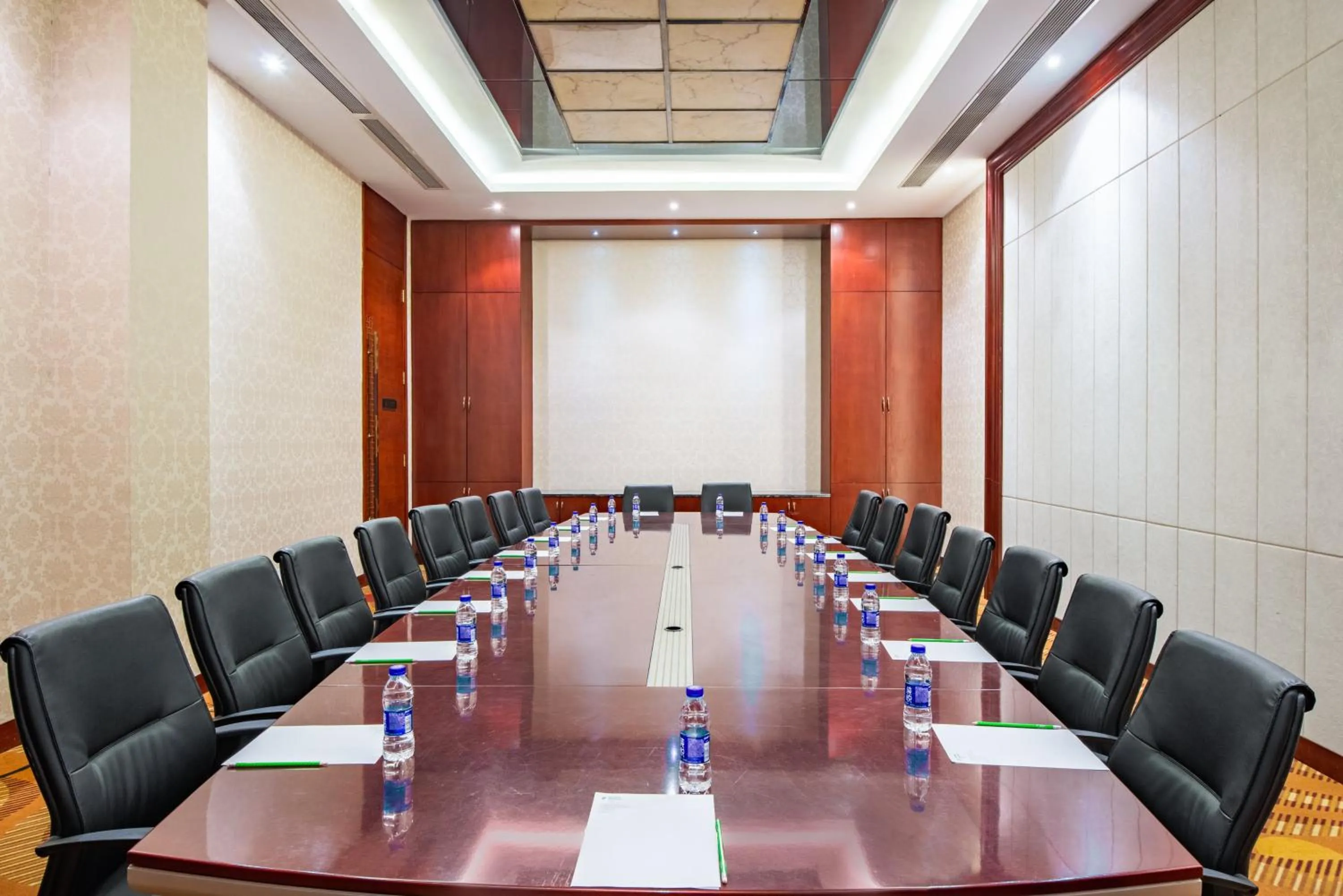 Meeting/conference room in Holiday Inn Changzhou Wujin by IHG