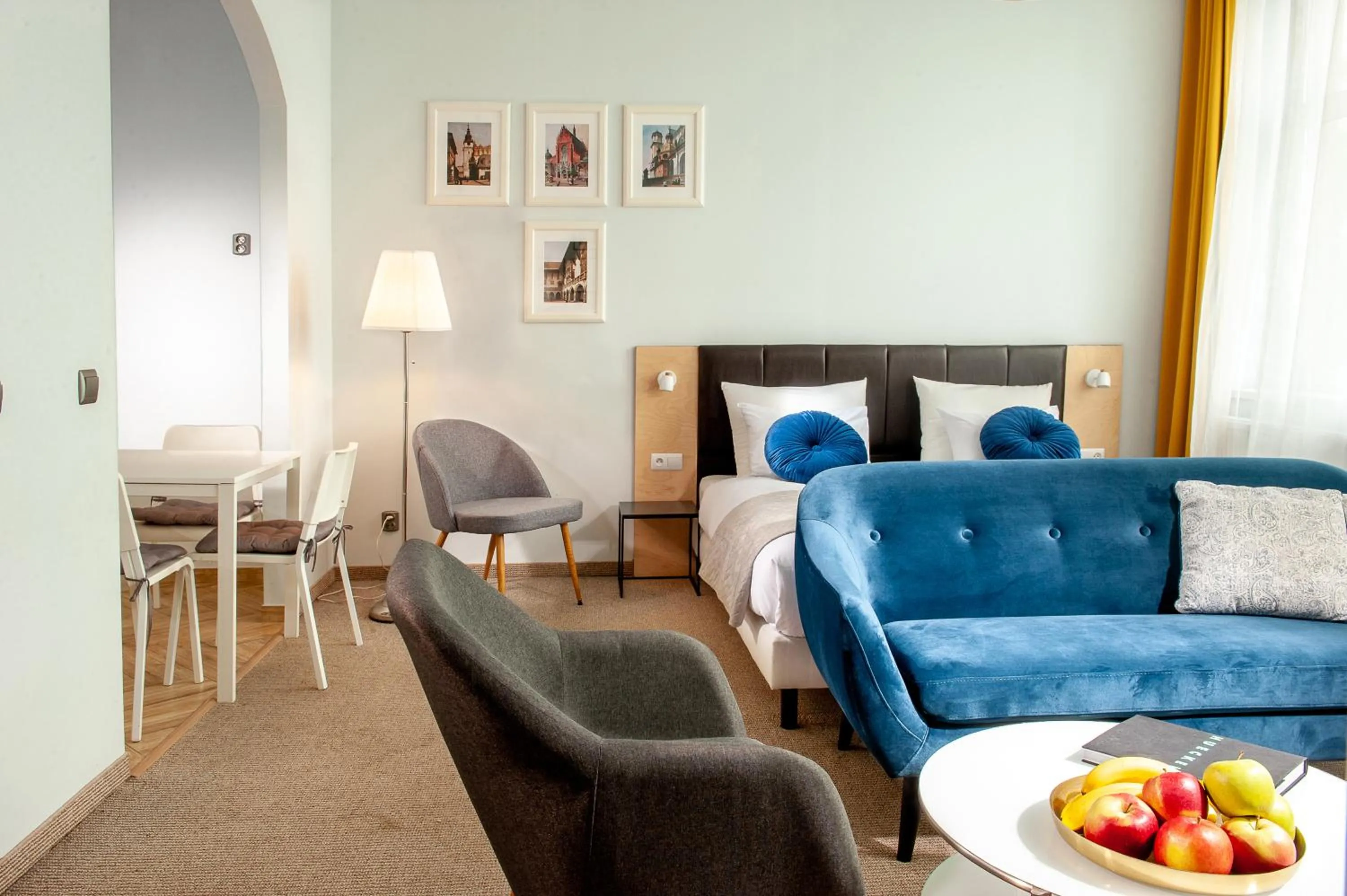 Living room, Seating Area in Holiday Suites Cracow