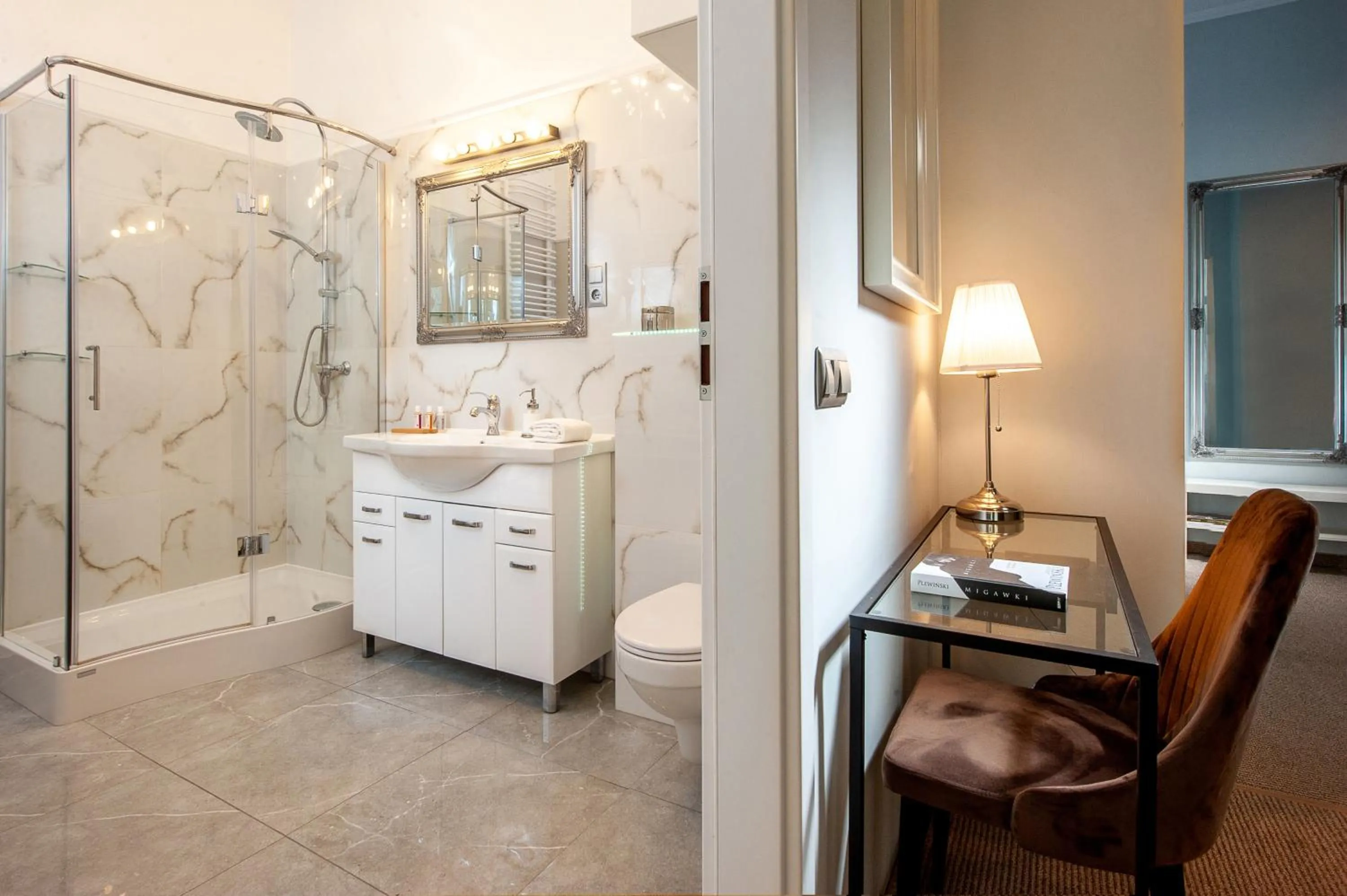 Shower, Bathroom in Holiday Suites Cracow