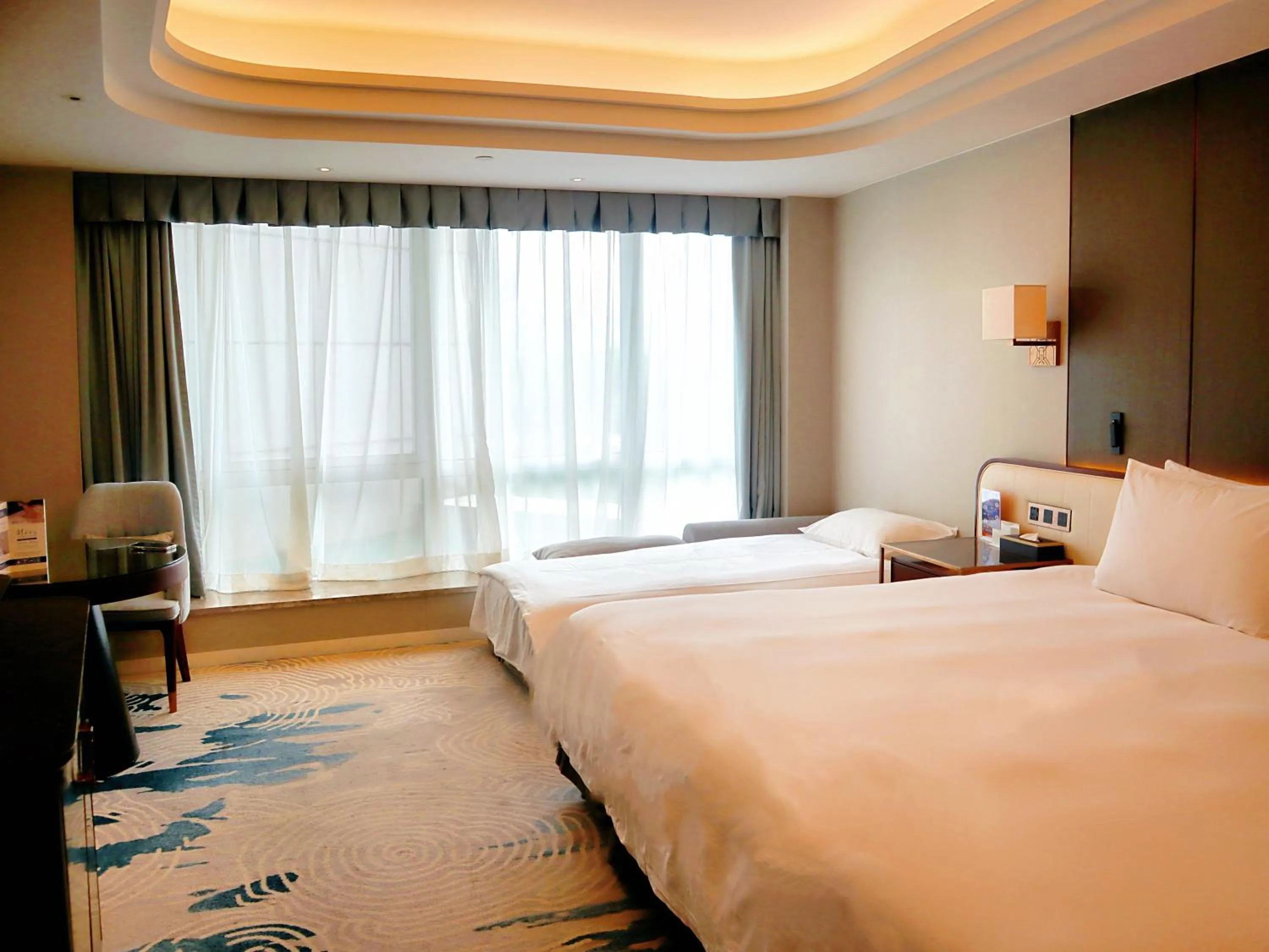 Bed in Oriental Riverside Bund View Hotel (Shanghai International Convention Center)