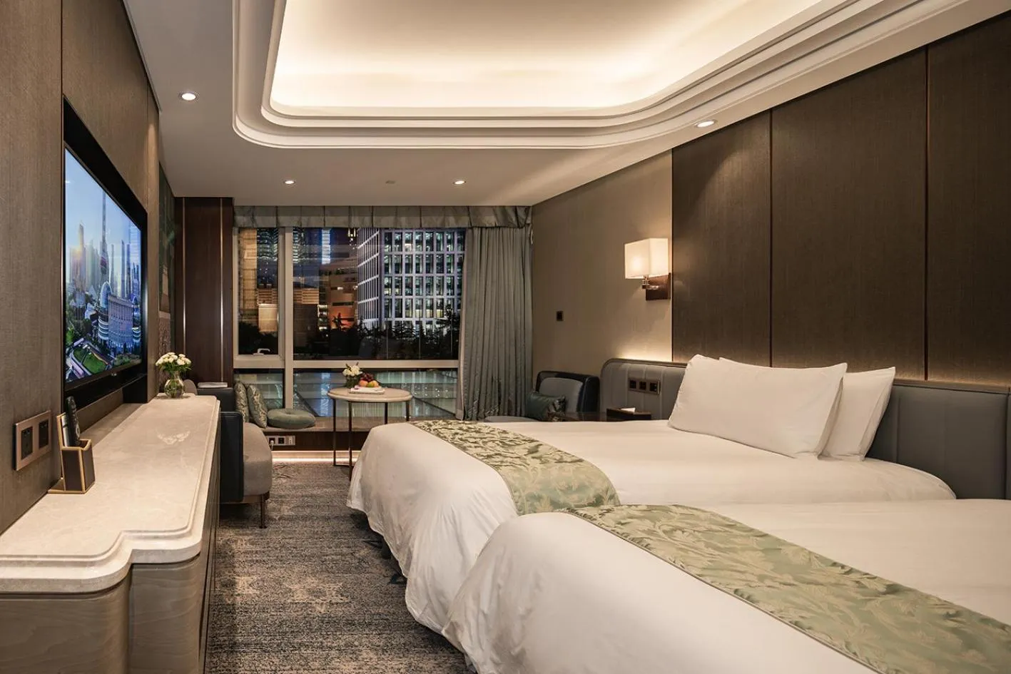Photo of the whole room, Bed in Oriental Riverside Bund View Hotel (Shanghai International Convention Center)