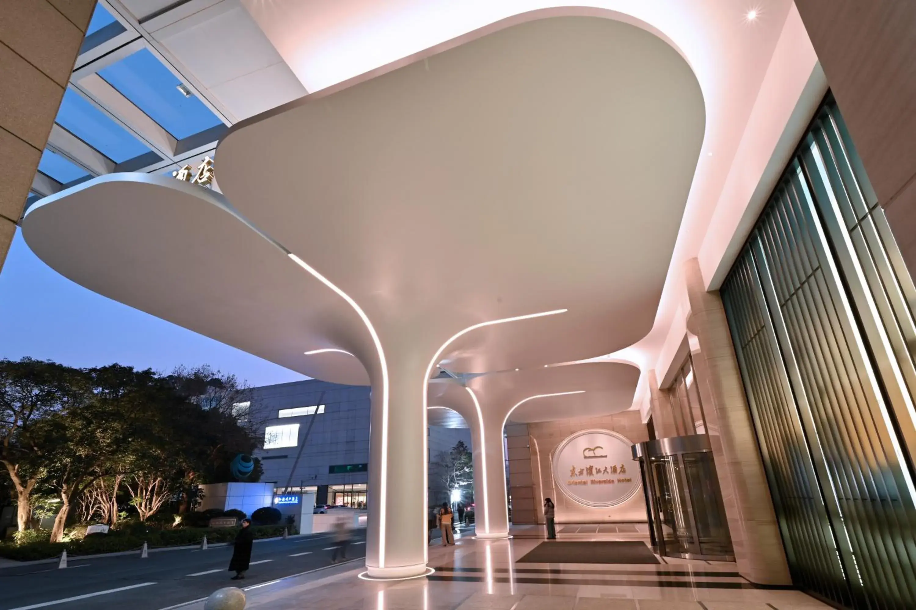 Property building in Oriental Riverside Bund View Hotel (Shanghai International Convention Center) Property building in Oriental Riverside Bund View Hotel (Shanghai International Convention Center)