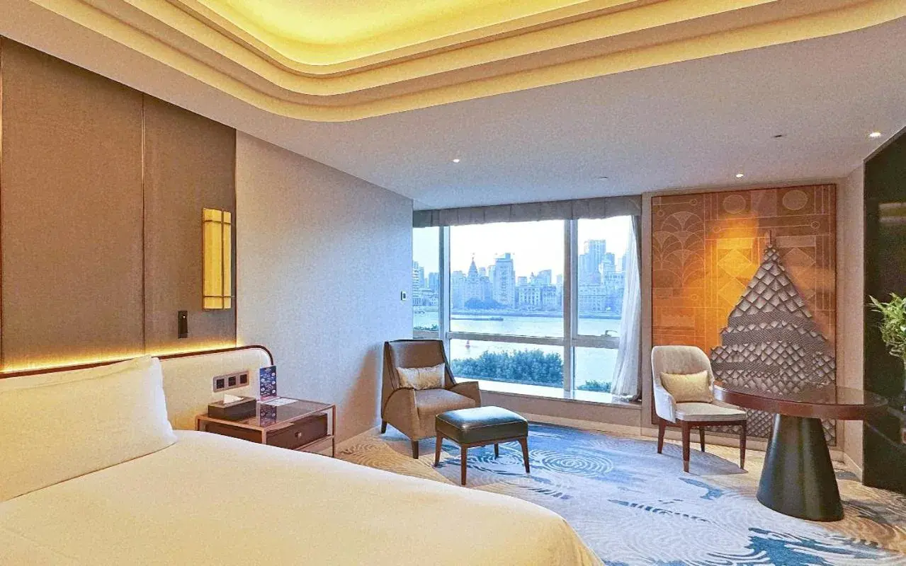 Superior Double Room with River View in Oriental Riverside Bund View Hotel (Shanghai International Convention Center) Superior Double Room with River View in Oriental Riverside Bund View Hotel (Shanghai International Convention Center)