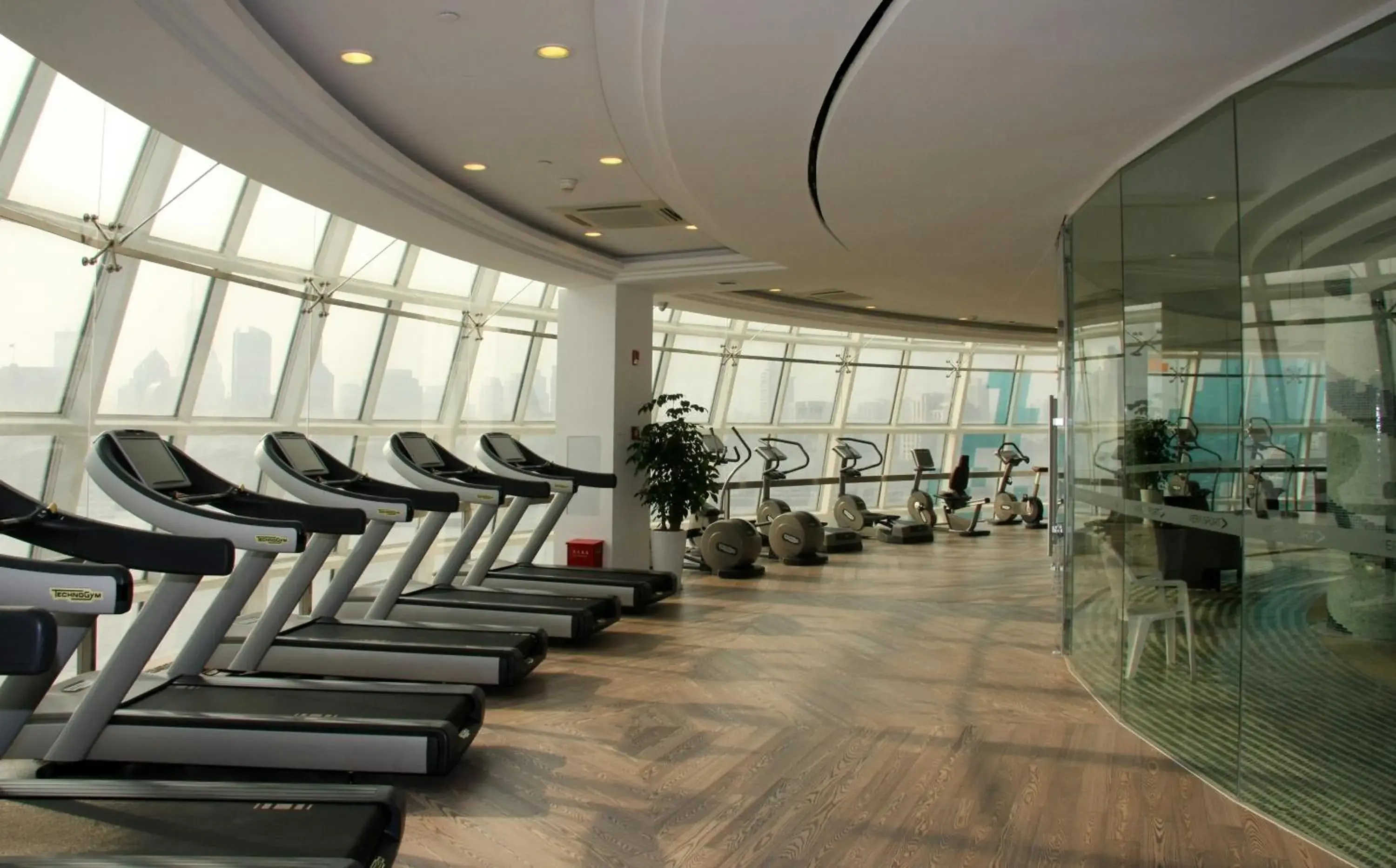 Day in Oriental Riverside Bund View Hotel (Shanghai International Convention Center) Day in Oriental Riverside Bund View Hotel (Shanghai International Convention Center)