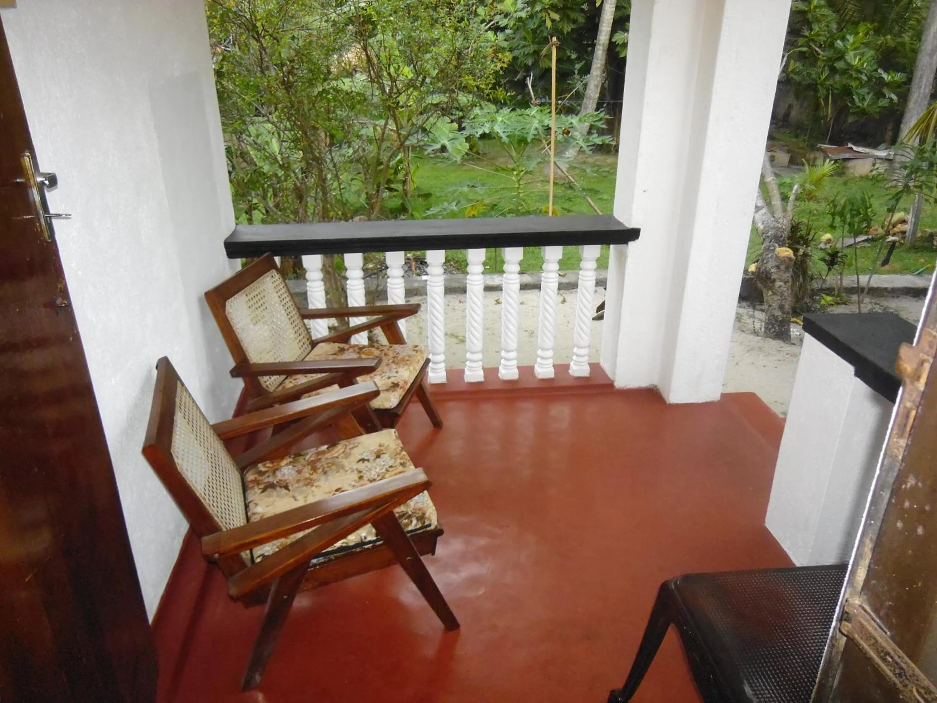 Facade/entrance in Mama's Hostel by Taprobane