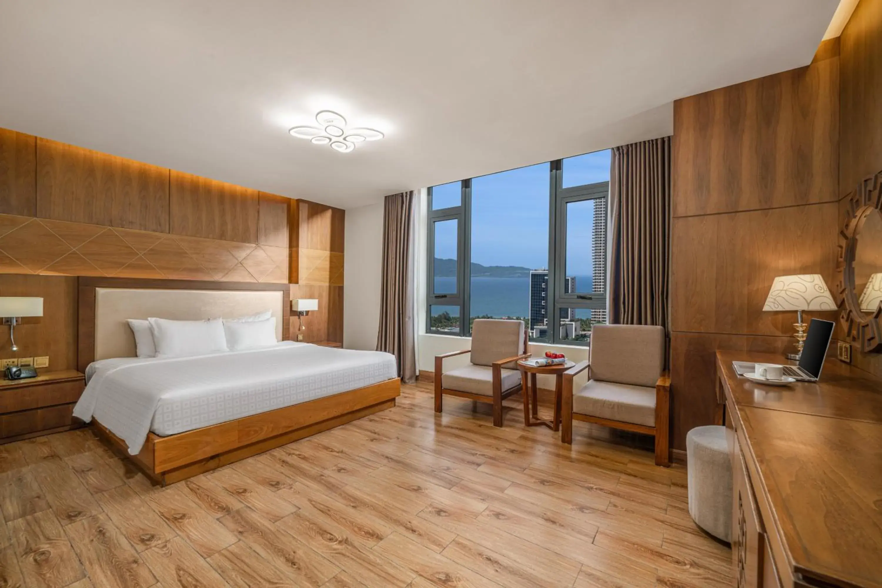 Deluxe Double Sea View in Nhu Minh Plaza Danang Hotel Deluxe Double Sea View in Nhu Minh Plaza Danang Hotel