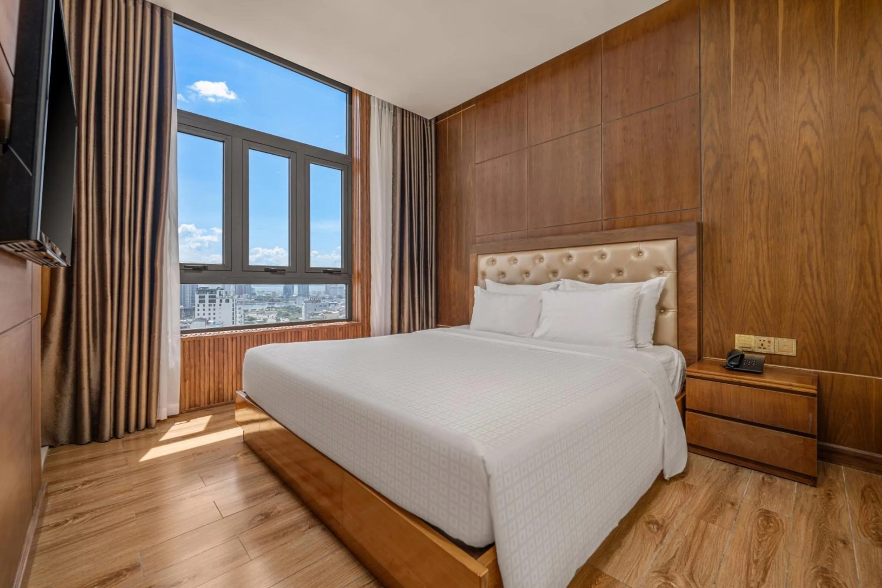 Bedroom, Bed in Nhu Minh Plaza Danang Hotel