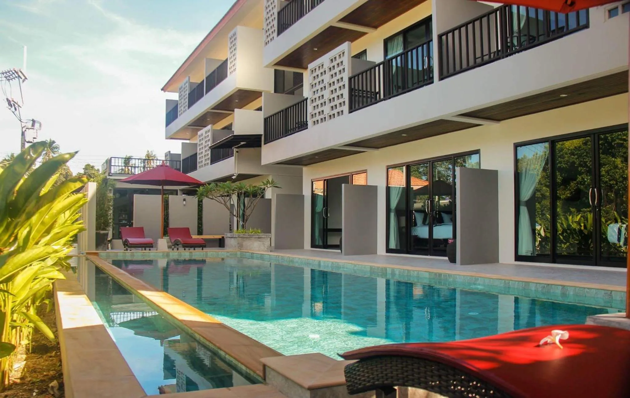 Swimming pool in Amarina Green