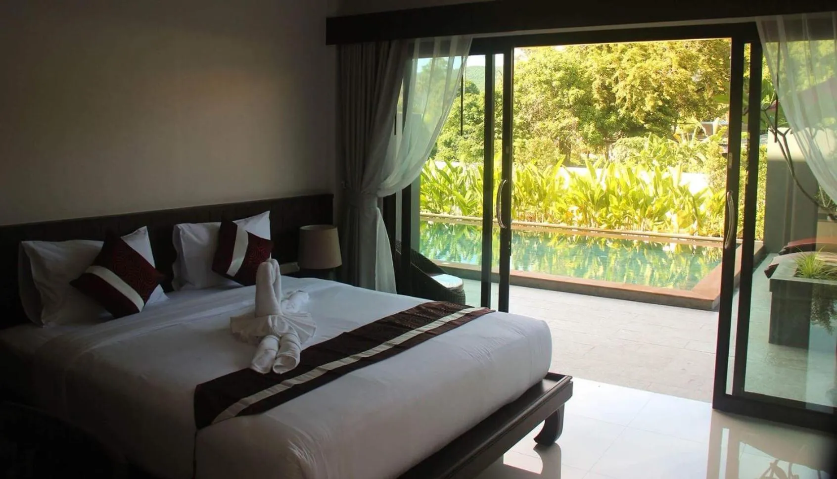 Bed in Amarina Green