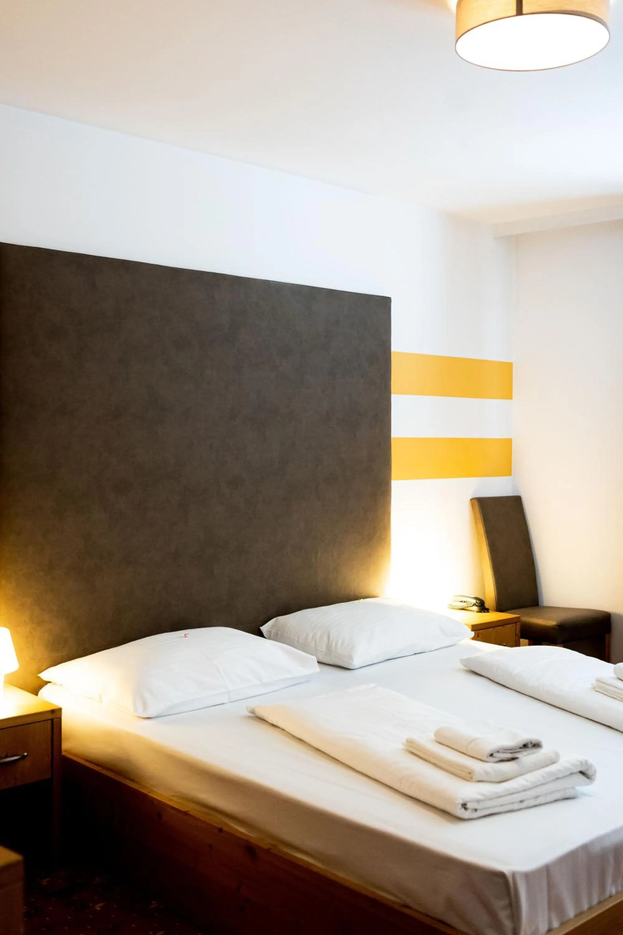 Bed in Lenas Donau Hotel